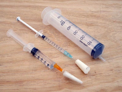 Cyanoacrylate (CA) Glue Storage and Dispensing Using Syringes