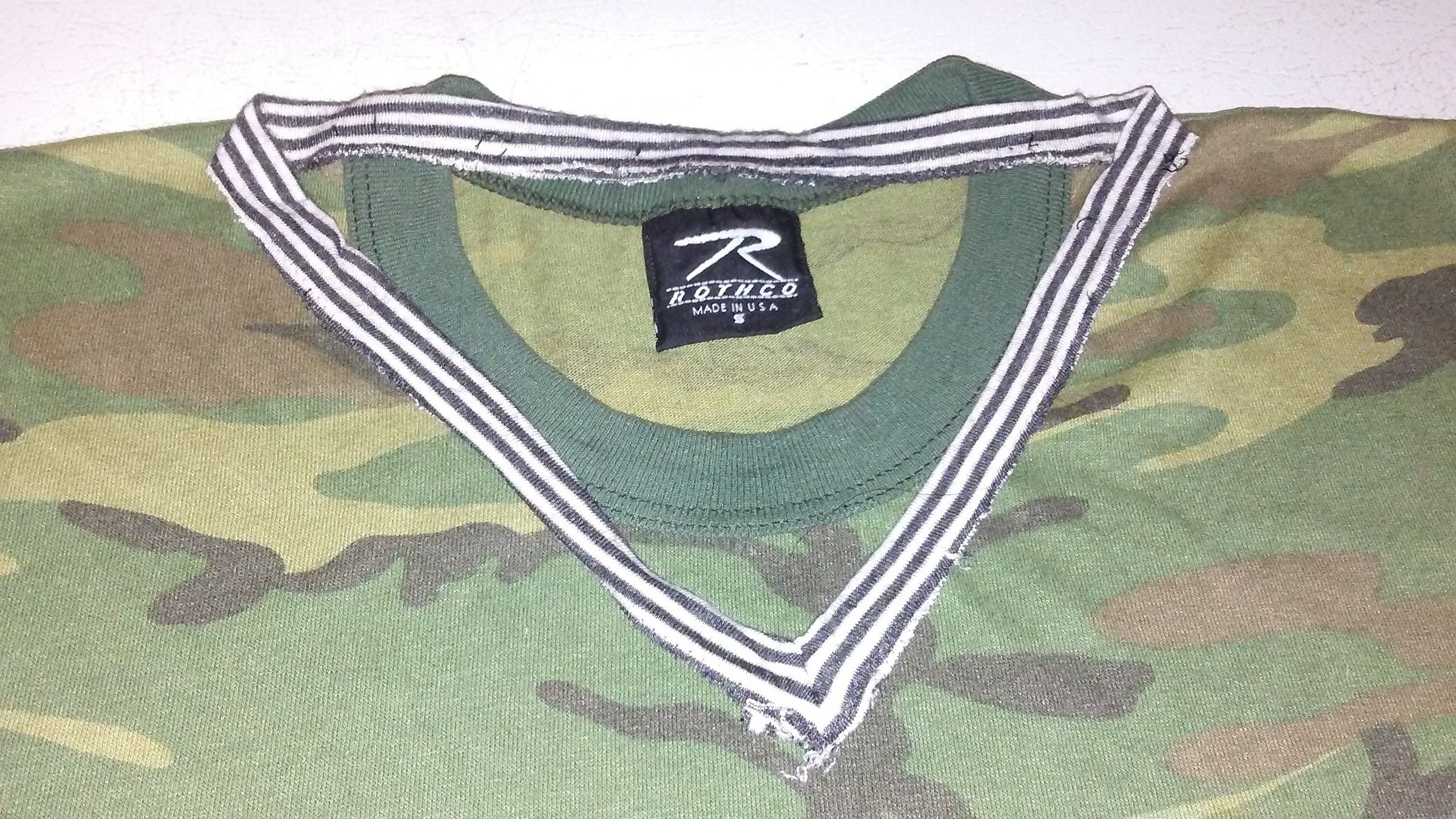 Crew Neck to V Neck Collar SwitchaRoo 3 Steps (with Pictures