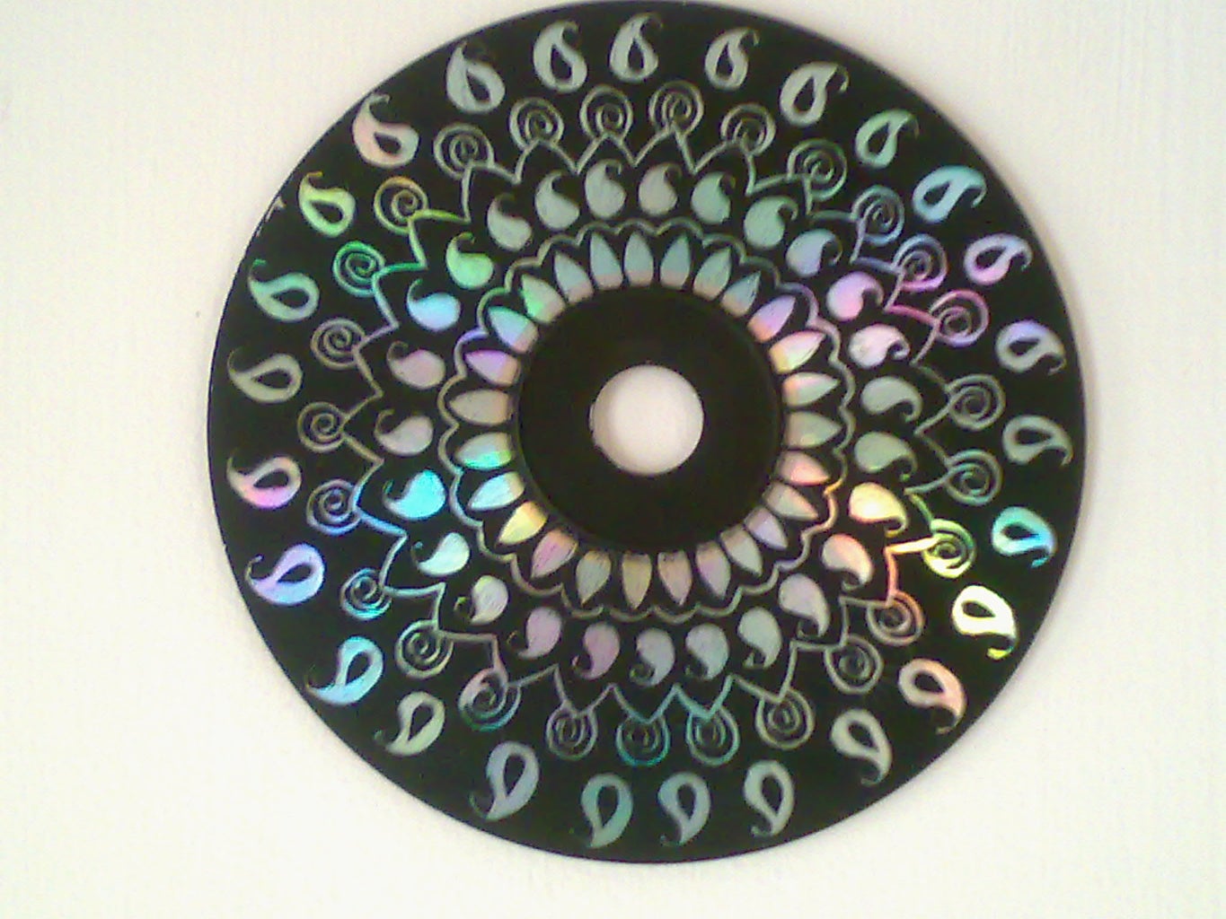 CD Art : 5 Steps - Instructables cd-art-5-steps-instructables