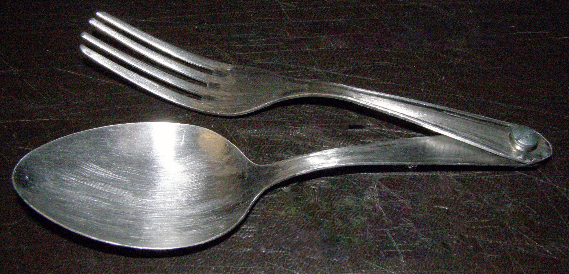 Folding spoon-and-fork