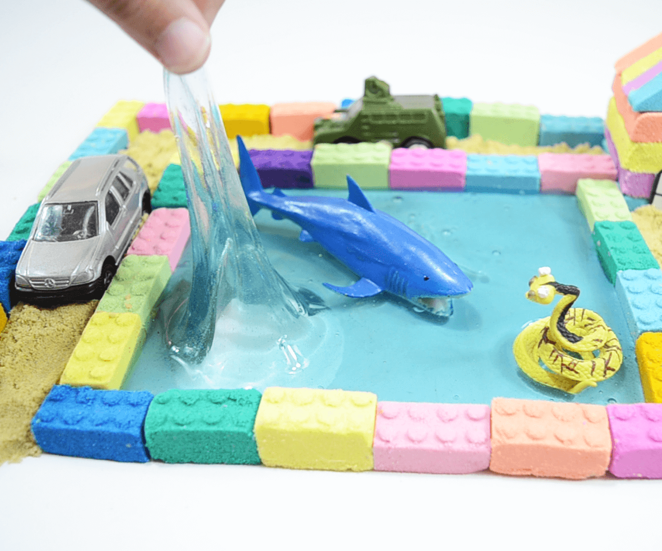 How to Make House & Fish Pond With Kinetic Sand, Slime for Kids