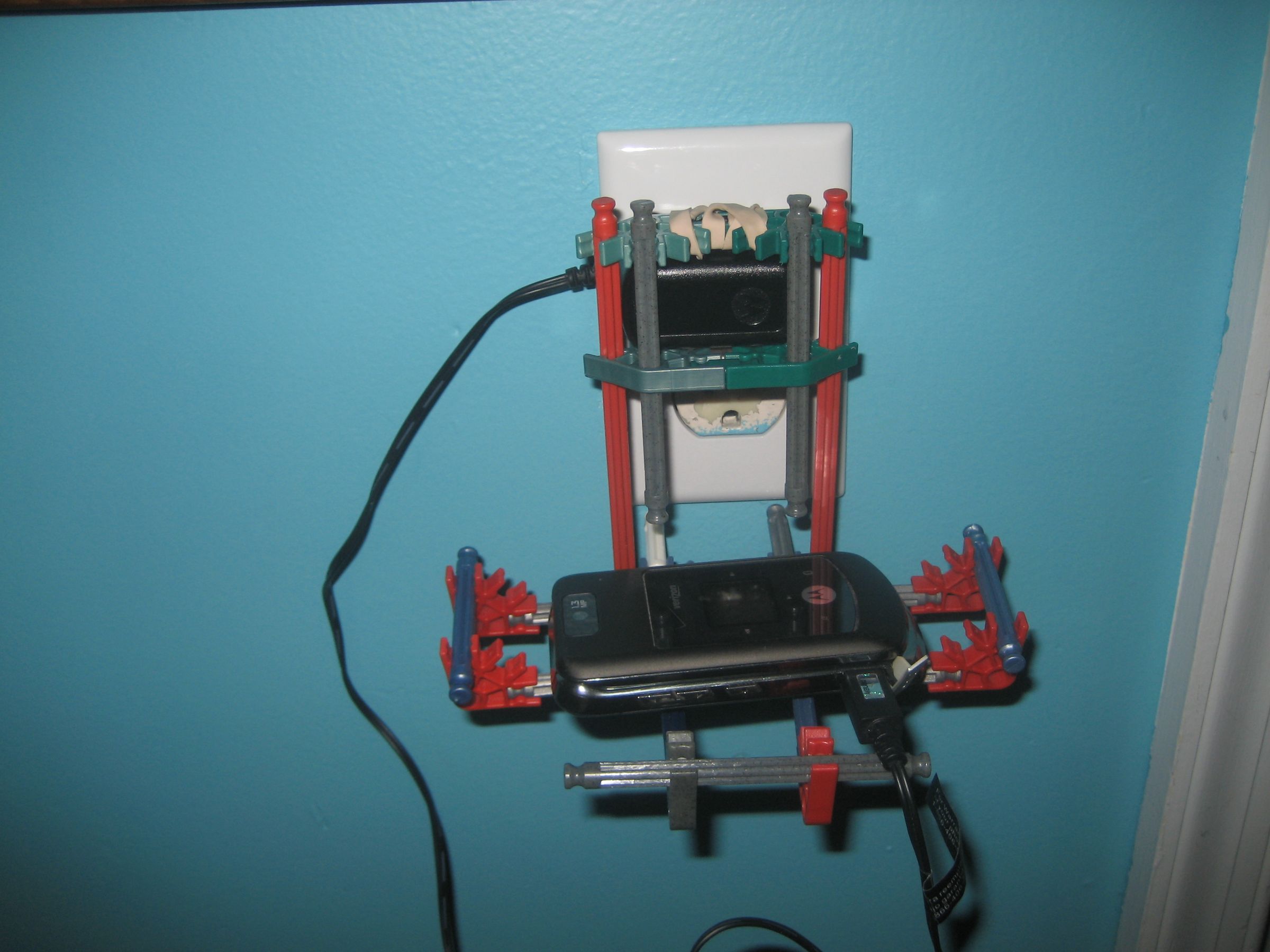Knex USB/ Wall Outlet Charging Station 4 Steps Instructables