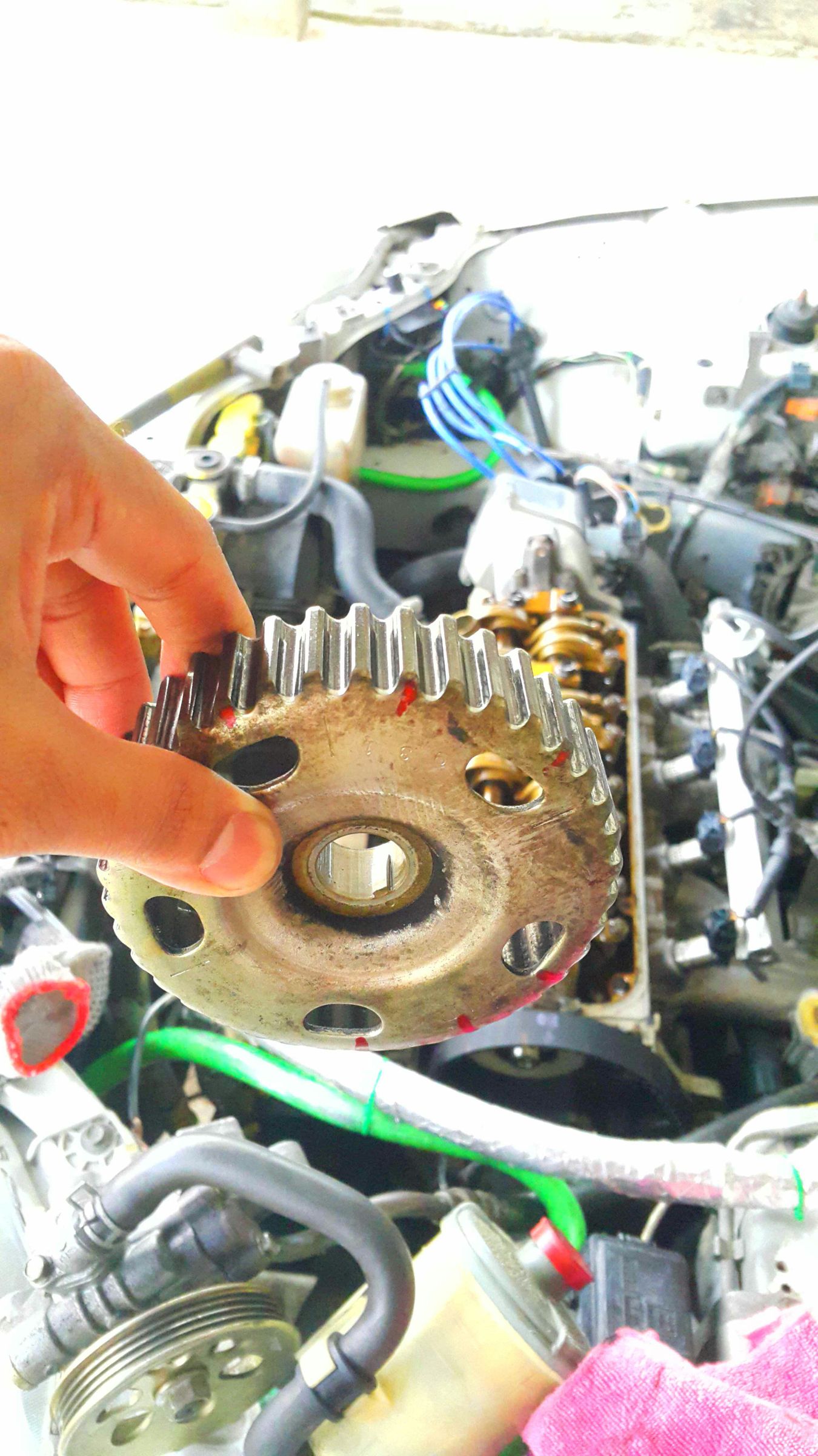 Replacing a Camshaft Seal (Honda Civic 1999, D15B). 5 Steps (with