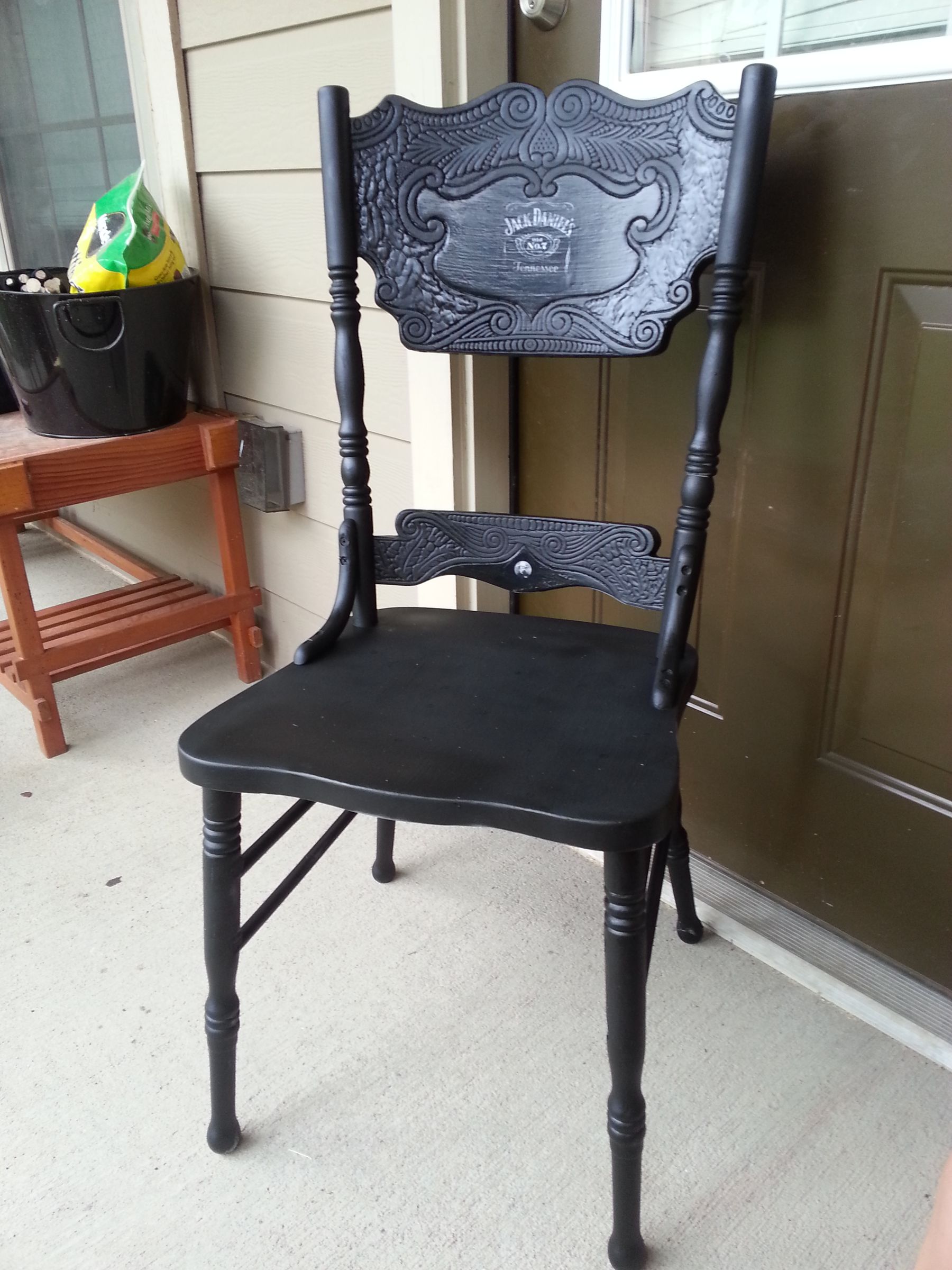 How to Turn an Outdated Dinning Table Into Jack Daniels Themed Game
