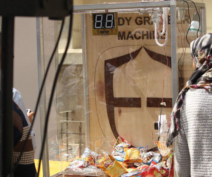 How to Create Your Own Candy Grabber Machine‬‏ Using Arduino & 1Sheeld 