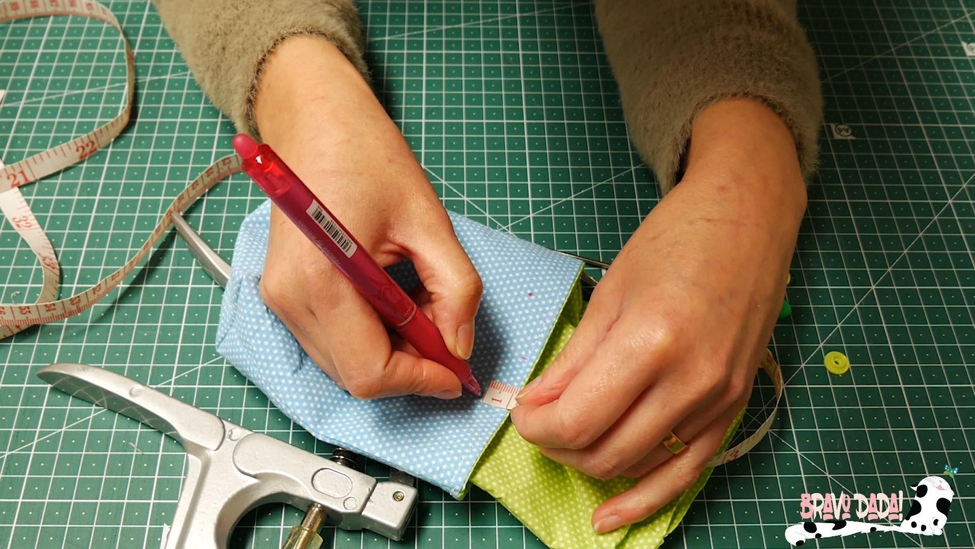 DIY How to Make a Quilted Sewing Machine Mat With Pockets and Thread