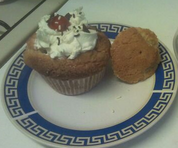 Cherry (almond) Bakewell Muffins With Cream