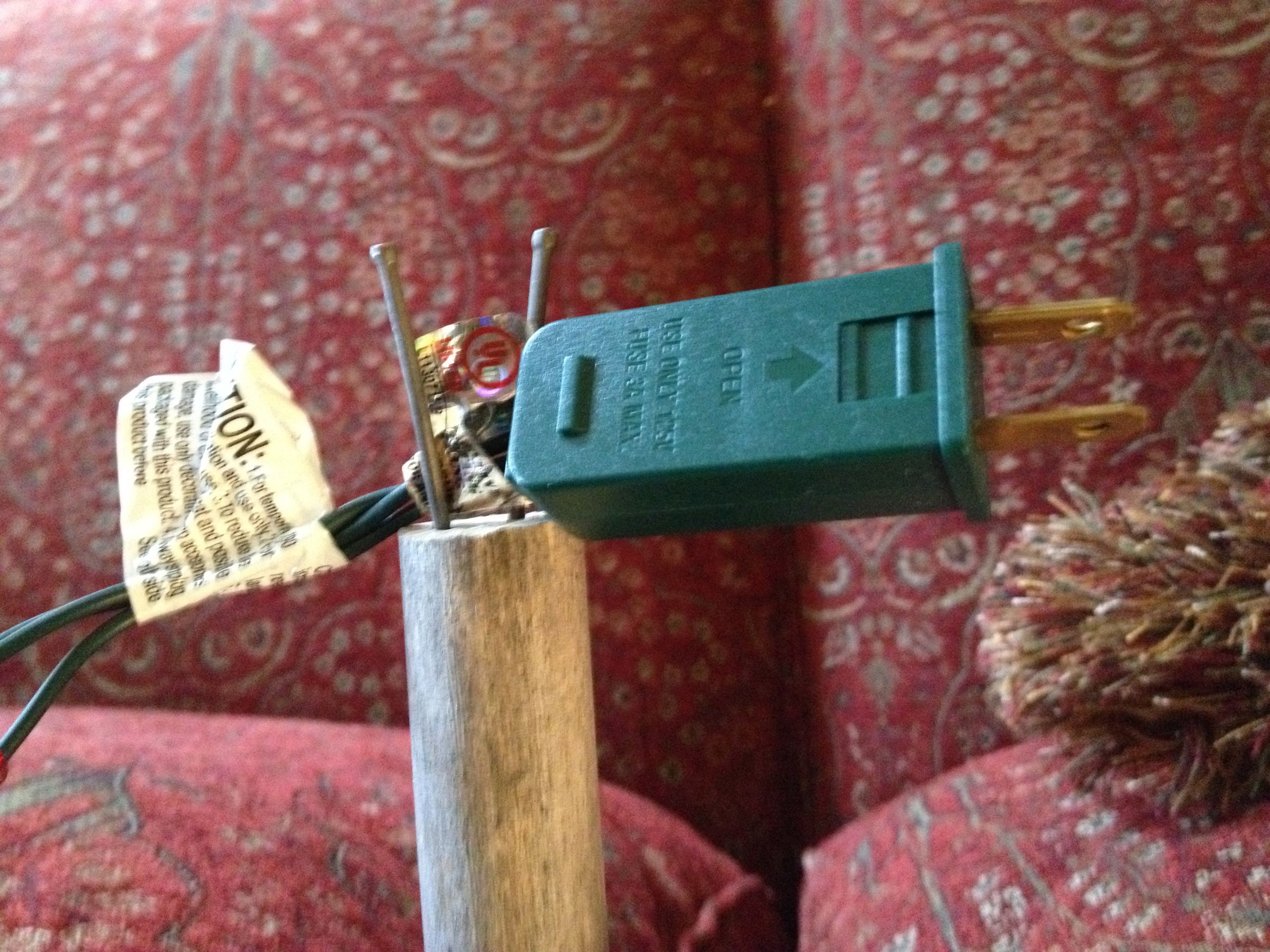 Hanging Christmas Tree Lights Without a Ladder 3 Steps (with Pictures