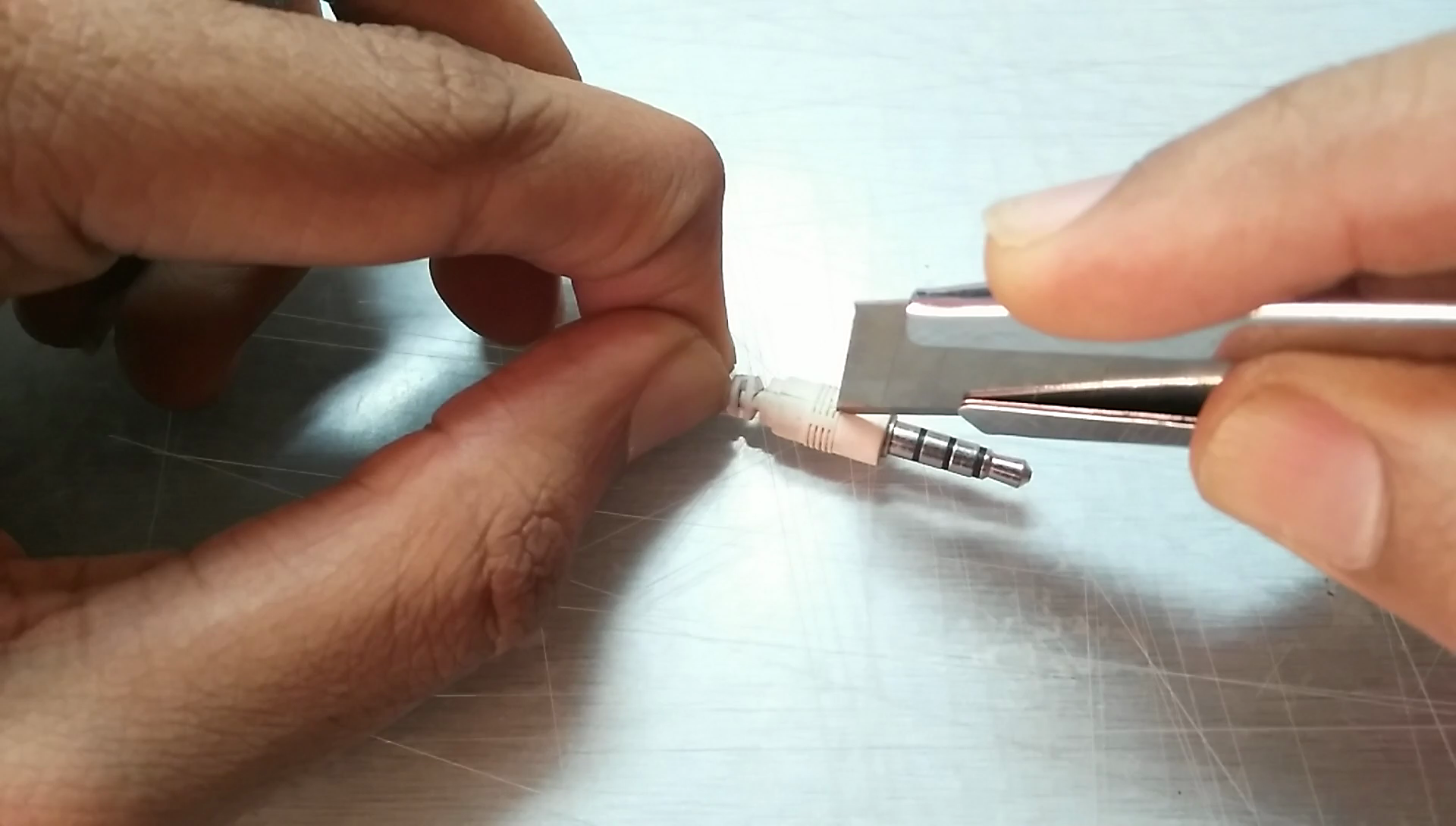 How to Fix Broken Headphone Jack ! 8 Steps (with Pictures) Instructables