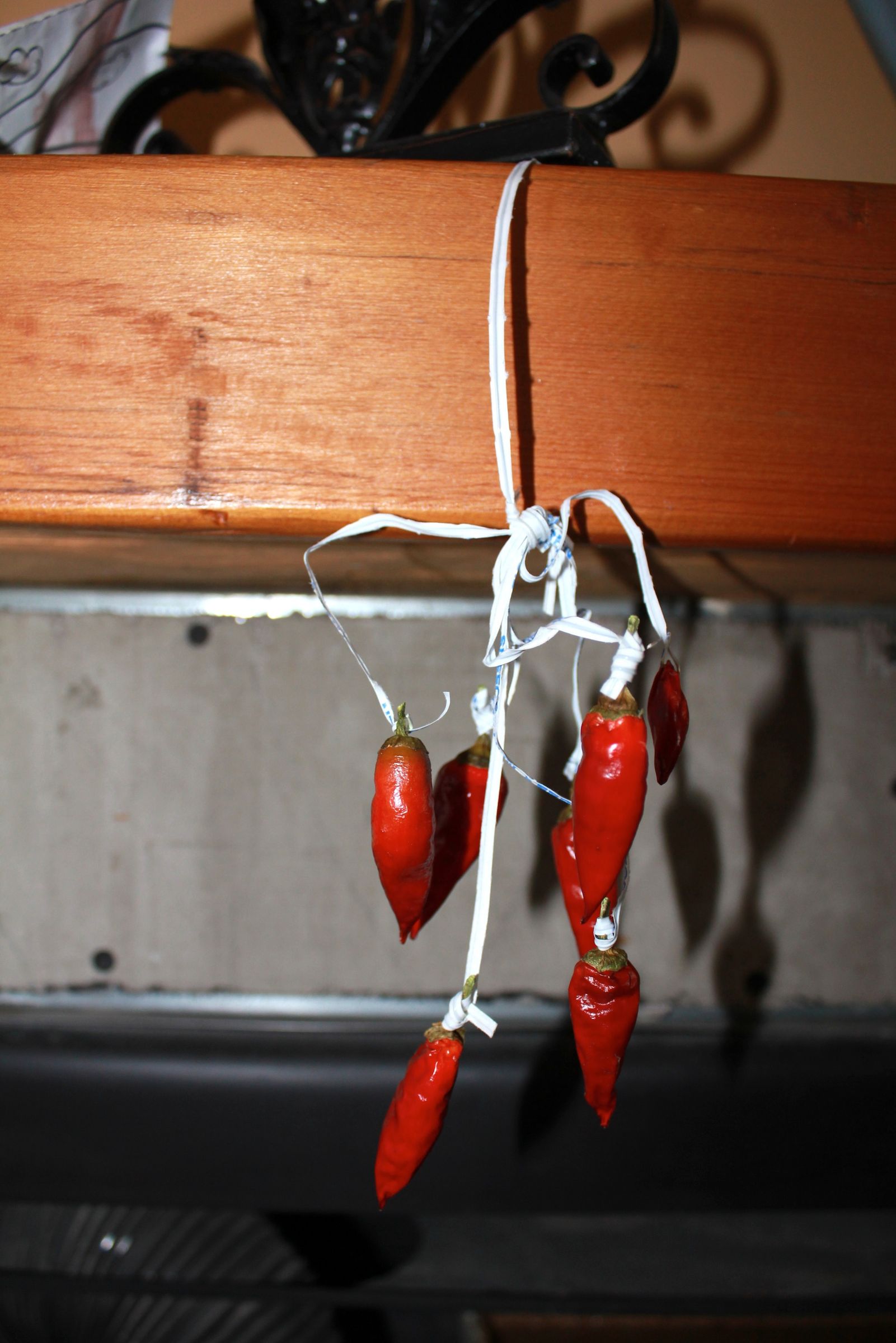 Drying Hot Peppers With a Pepper Tree