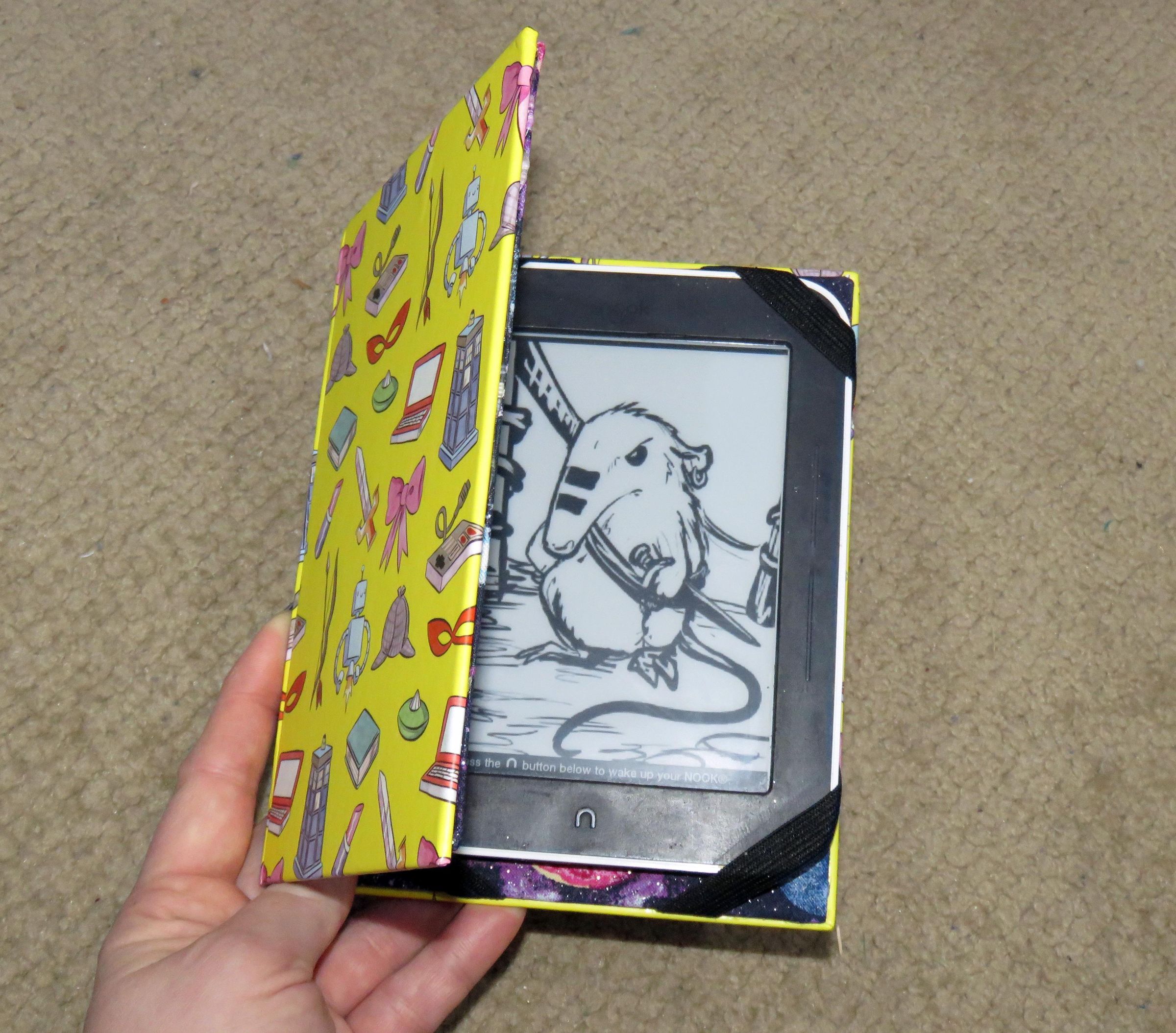 Upcycled E-Reader Cover From an Old Book