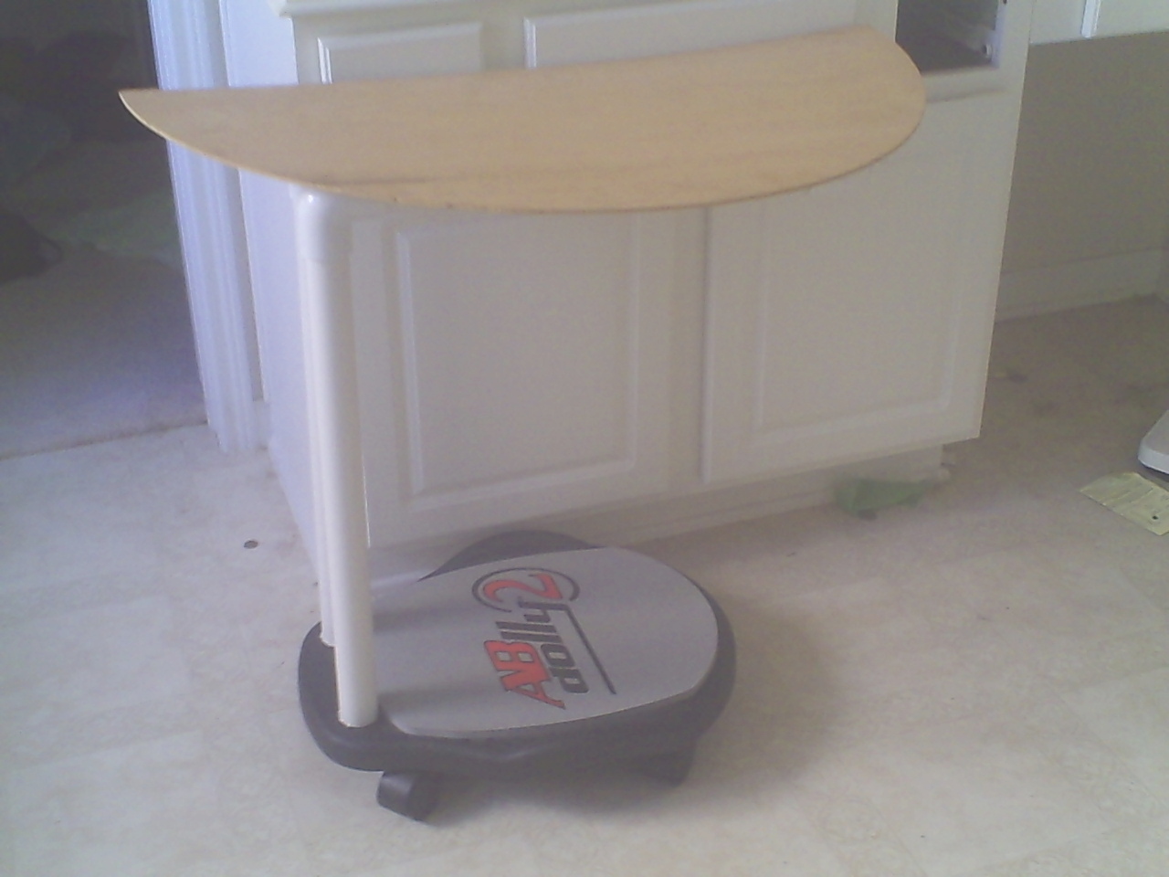 Moveable Laptop Stand/mini Desk.