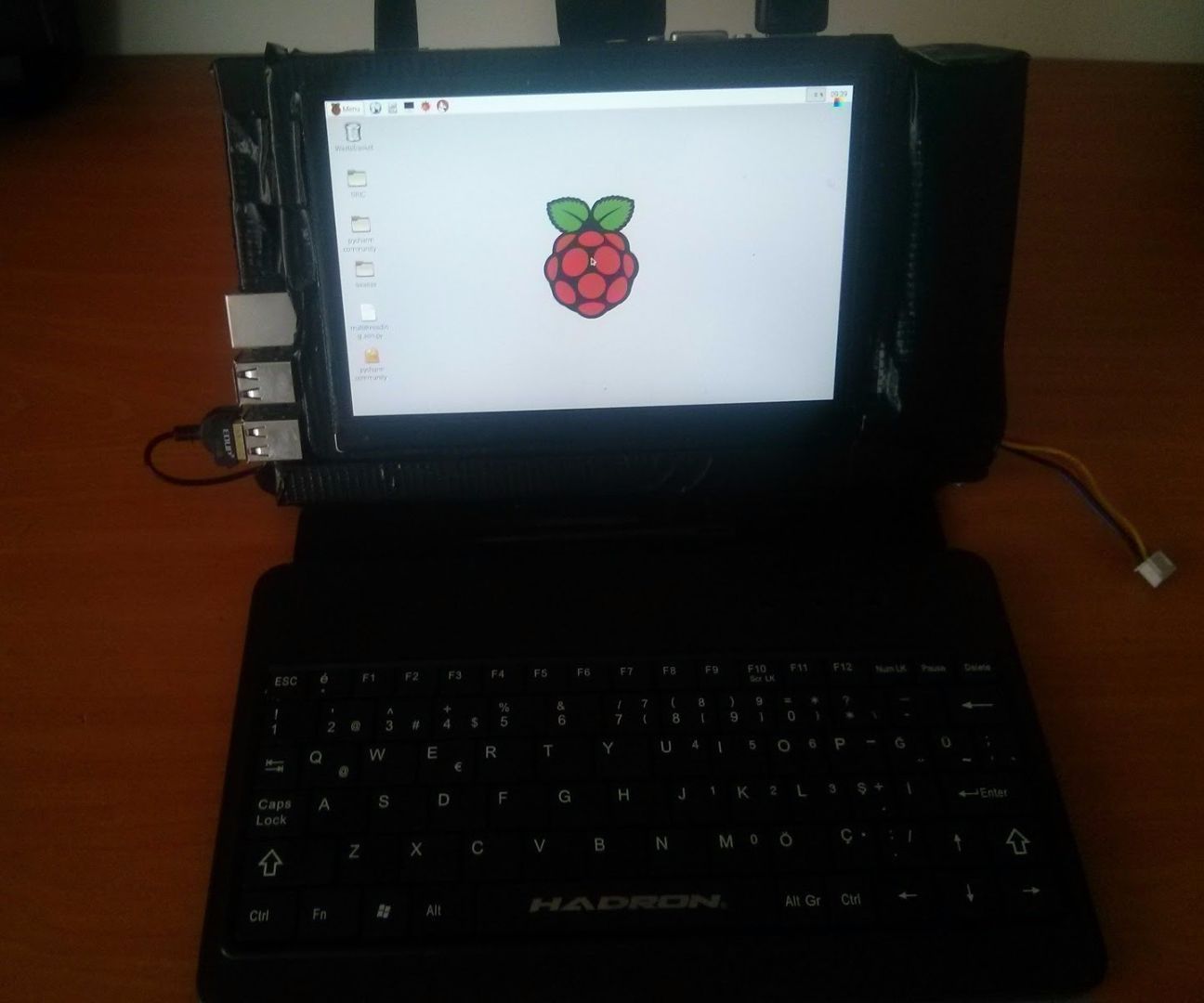 DIY Raspberry Pi 2 Laptop