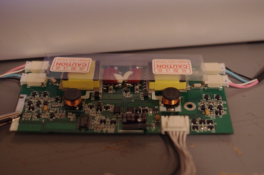 U ulkan foto taqlidchini butunlay ichkariga solib qo‘ydi