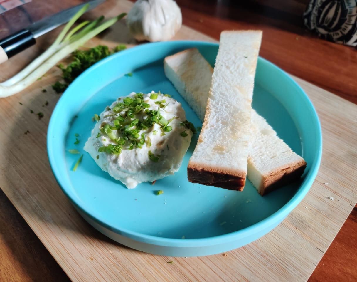 Homegrown Goodness - a Garlic & Spring Onion High-Protein Dip for a Nutritious Start