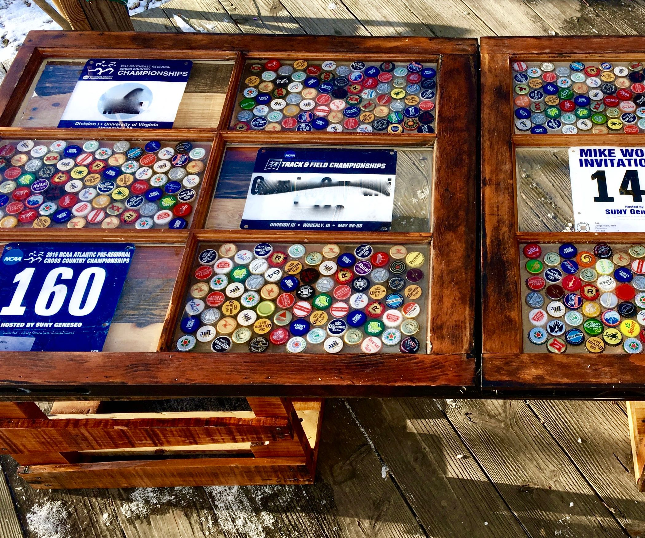 Pallet Wood Epoxy Covered Bottle Cap Coffee Table 6 Steps (with