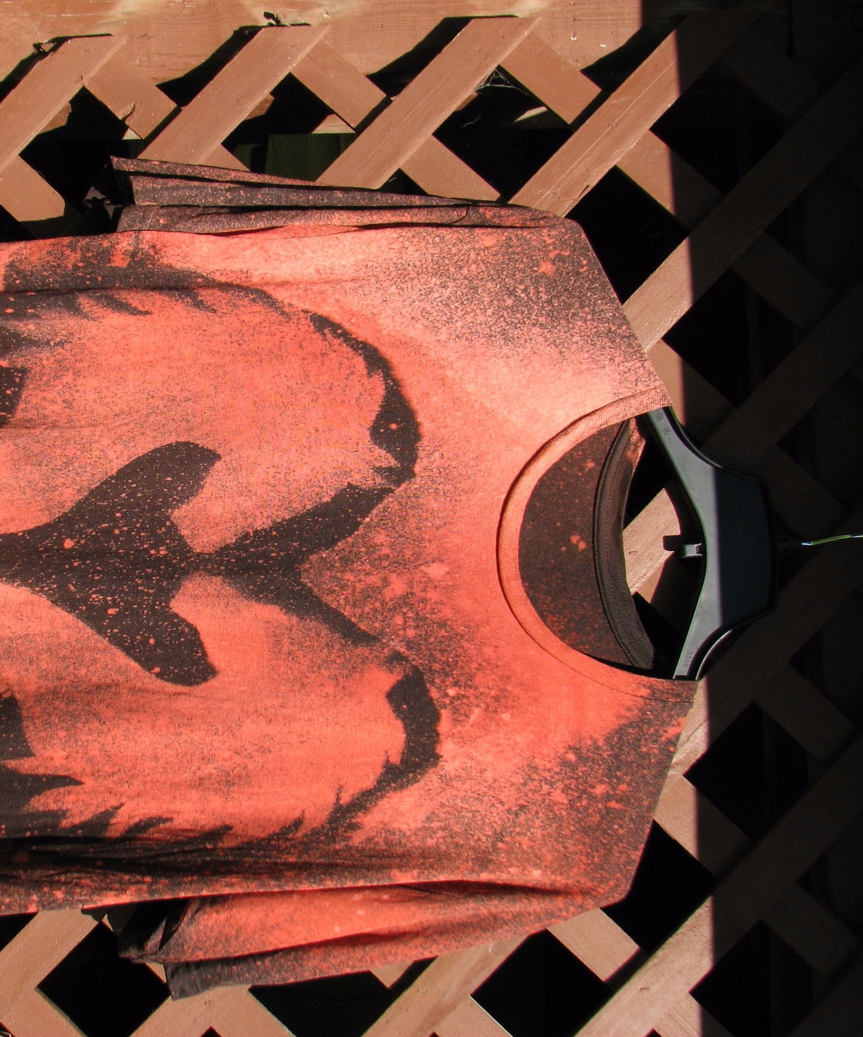 How to Custom Design a T-Shirt With Bleach