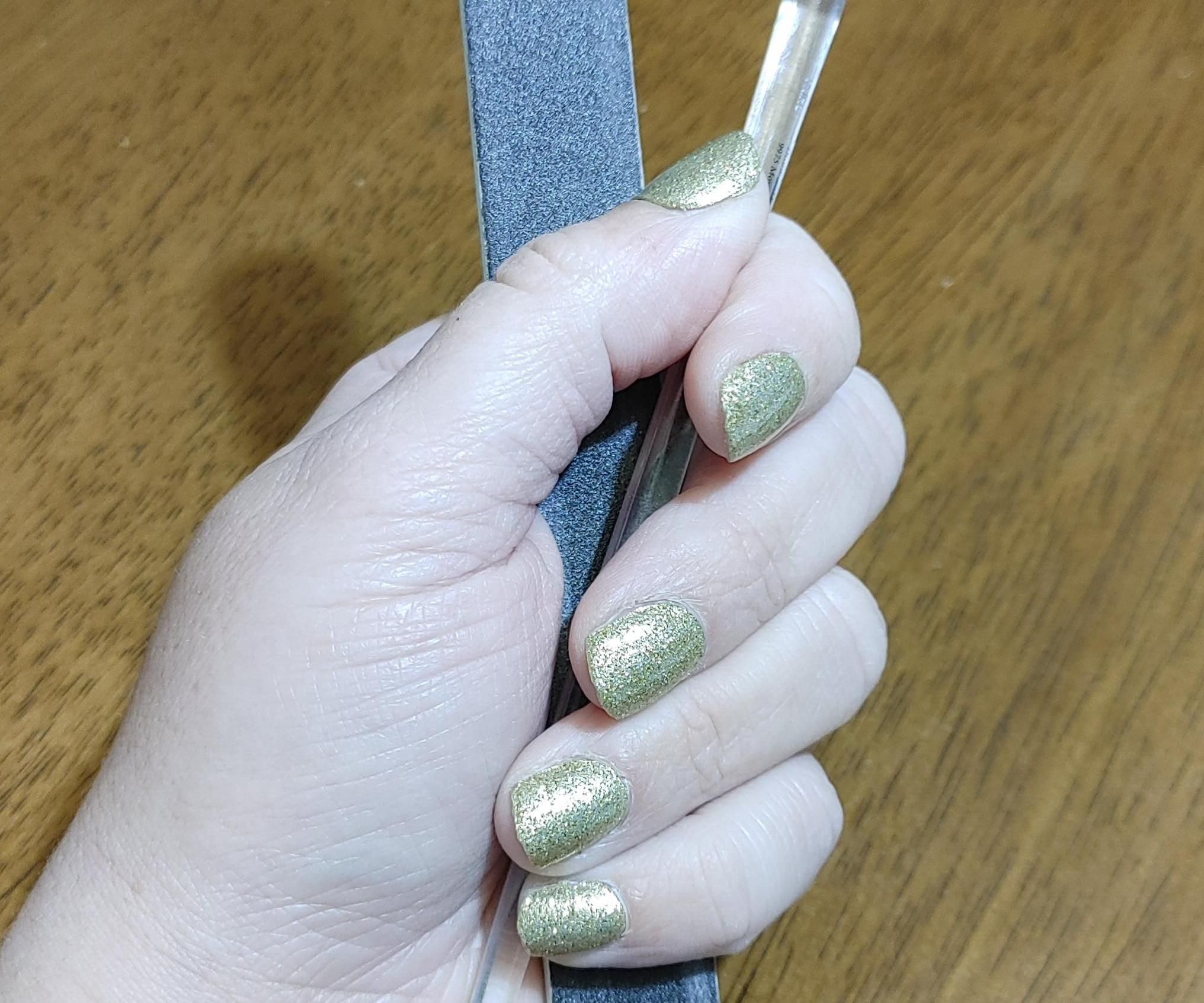 How to Apply Nail Polish Strips