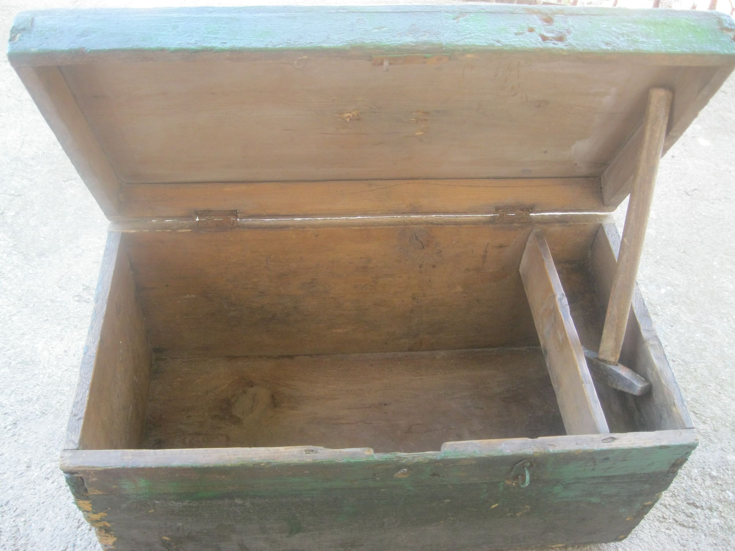 � Interior Decoration: World War II Suitcase  ( Diorama )