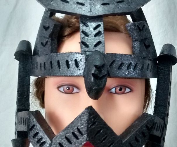 Cascos Y Armas Reciclado