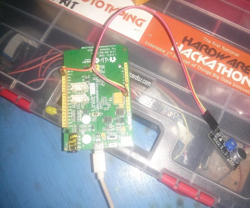 Linkit One: Blowing an LED
