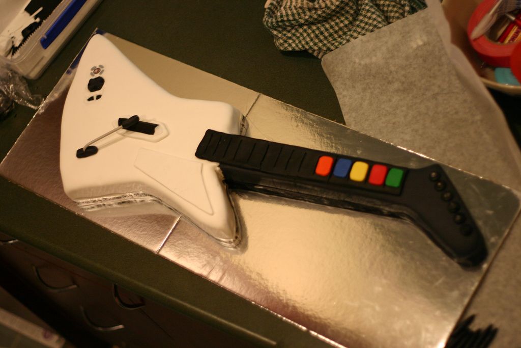Guitar Hero II Guitar Cake Tutorial