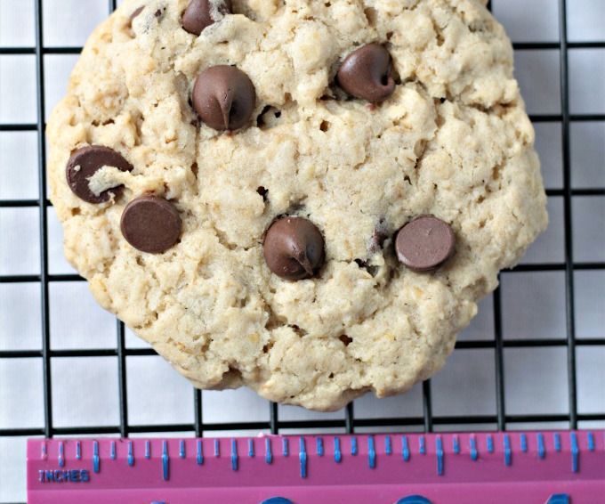 BIG Oatmeal Chocolate Chip Cookies