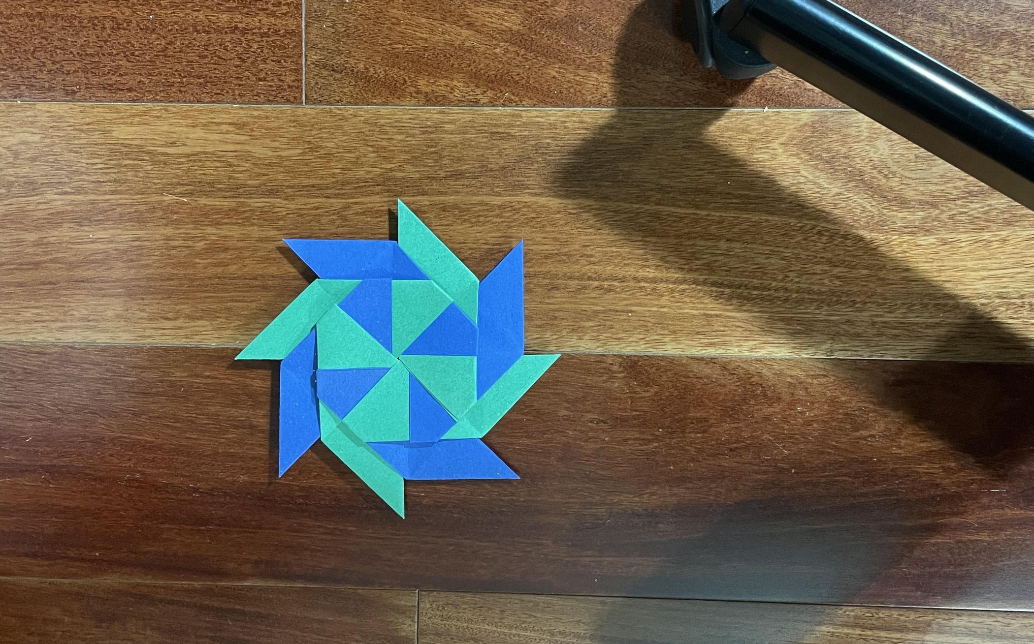 How to Make a Paper Frisbee That Turns Into a Star 10 Steps