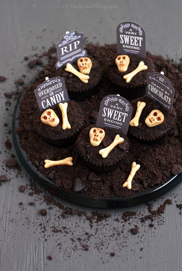 Spooky Graveyard Chocolate Cookies N' Cream Cupcakes