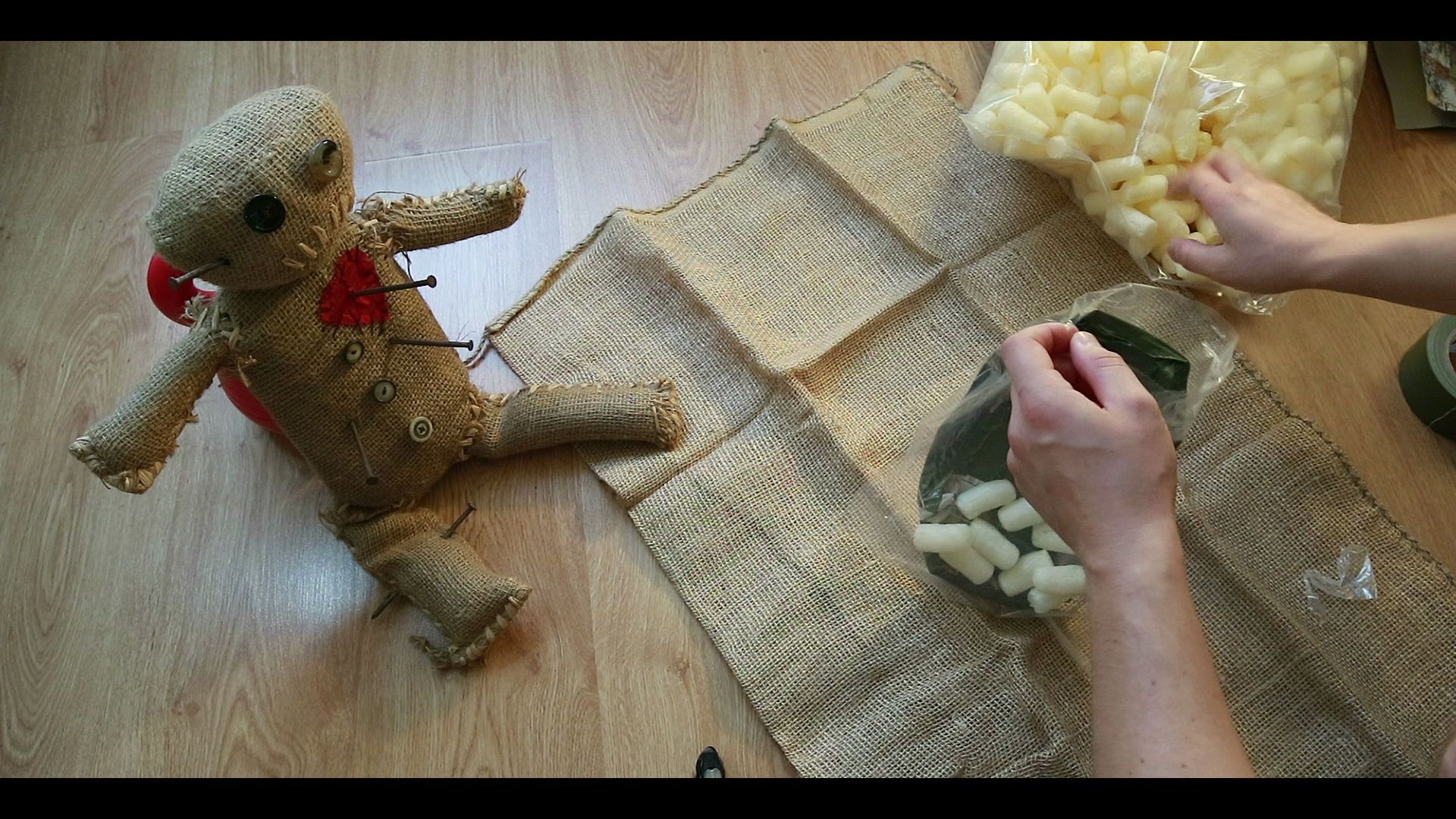 How to Make a Possessed Voodoo Doll - HALLOWEEN TUTORIAL : 24 Steps
