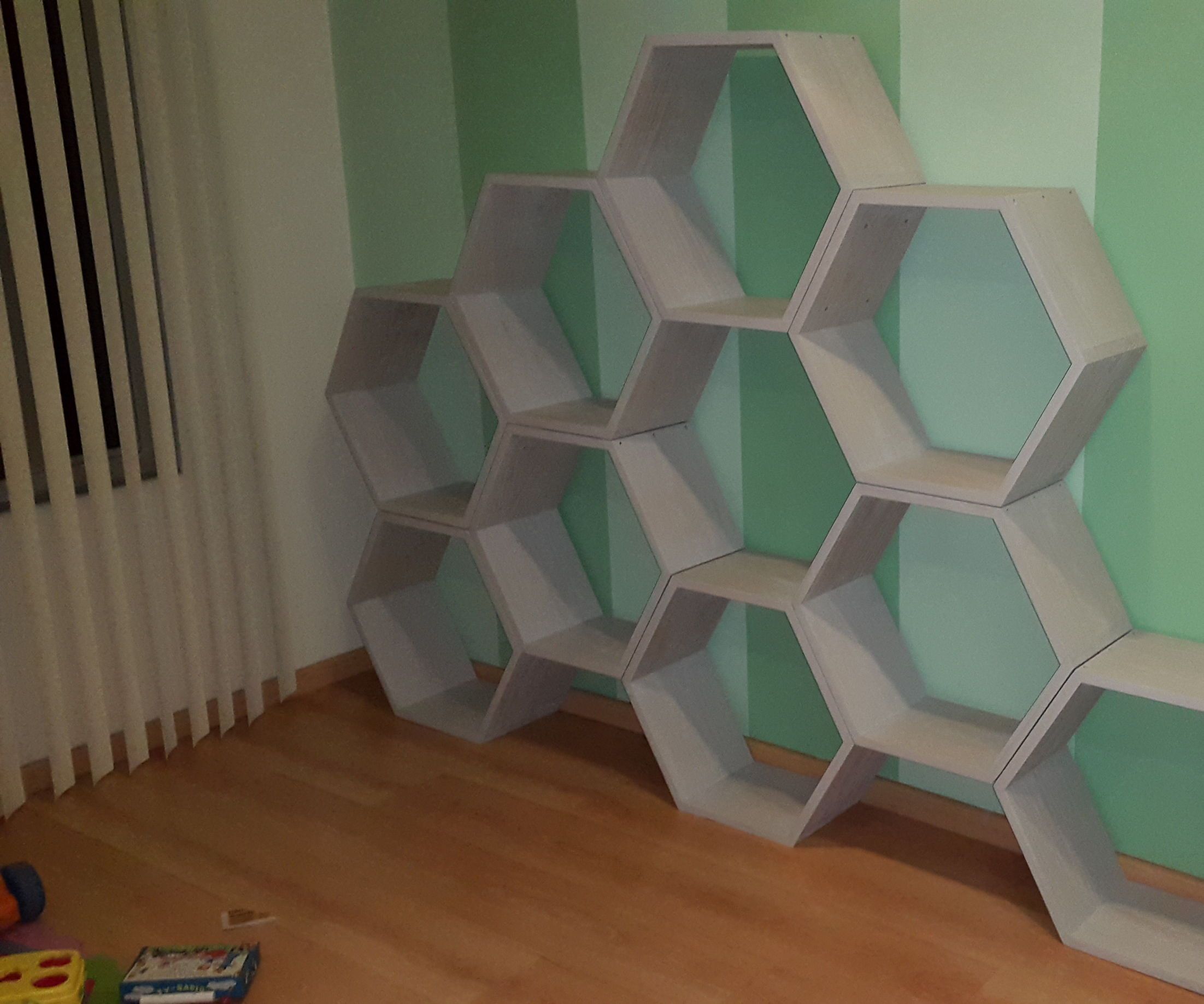 CNC Help Honeycomb Toy Shelves Beehive