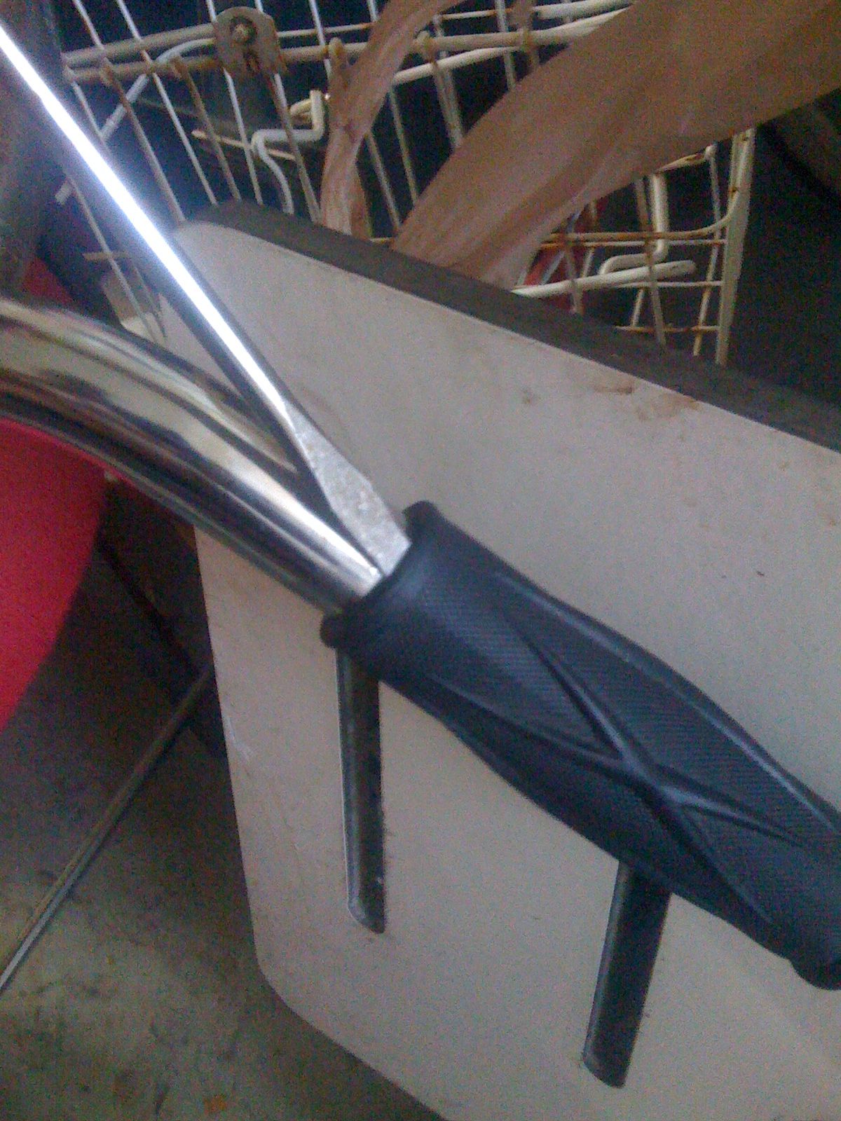 How to Remove Your Handlebar Grips in One Piece 3 Steps Instructables