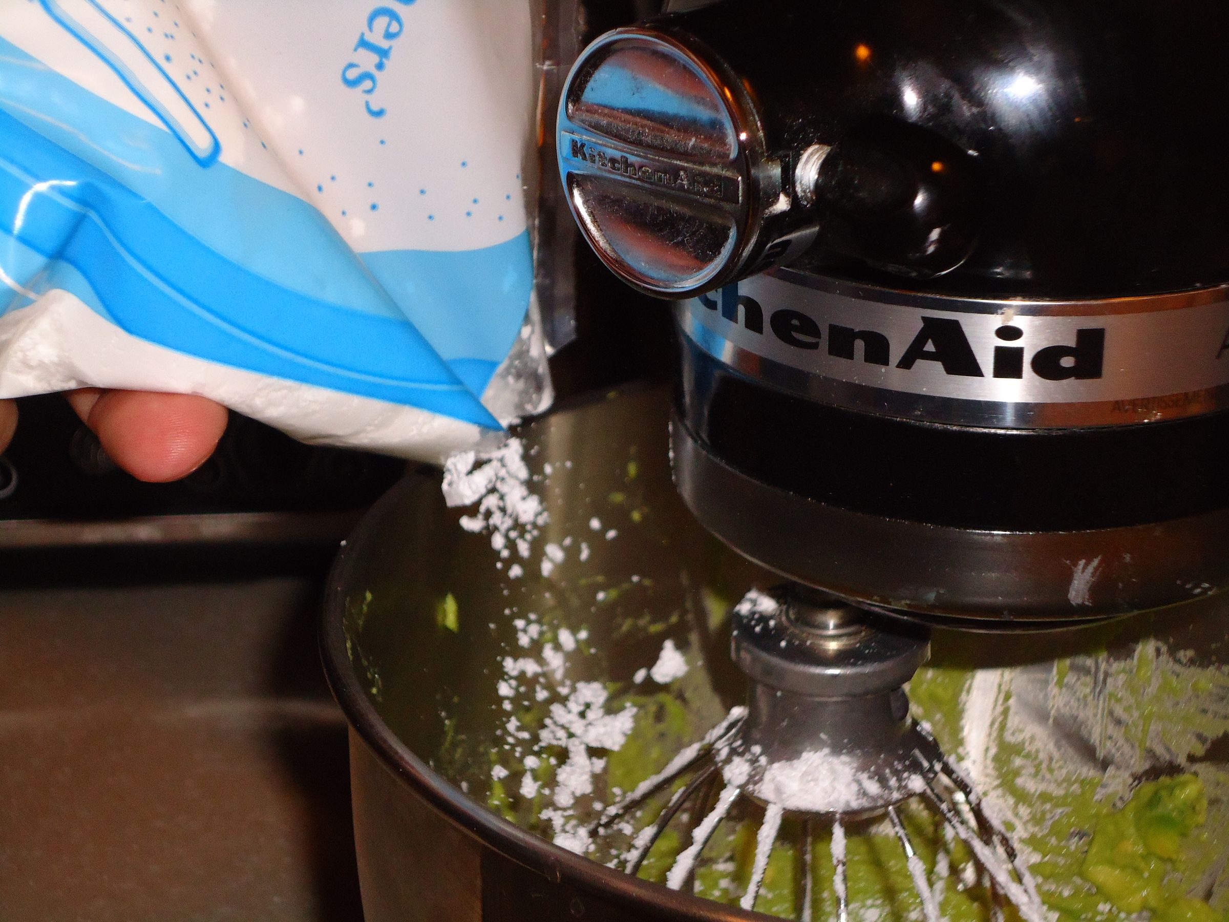 Ghirardelli Chocolate Cupcakes With Buttercream Avocado Icing 4 Steps