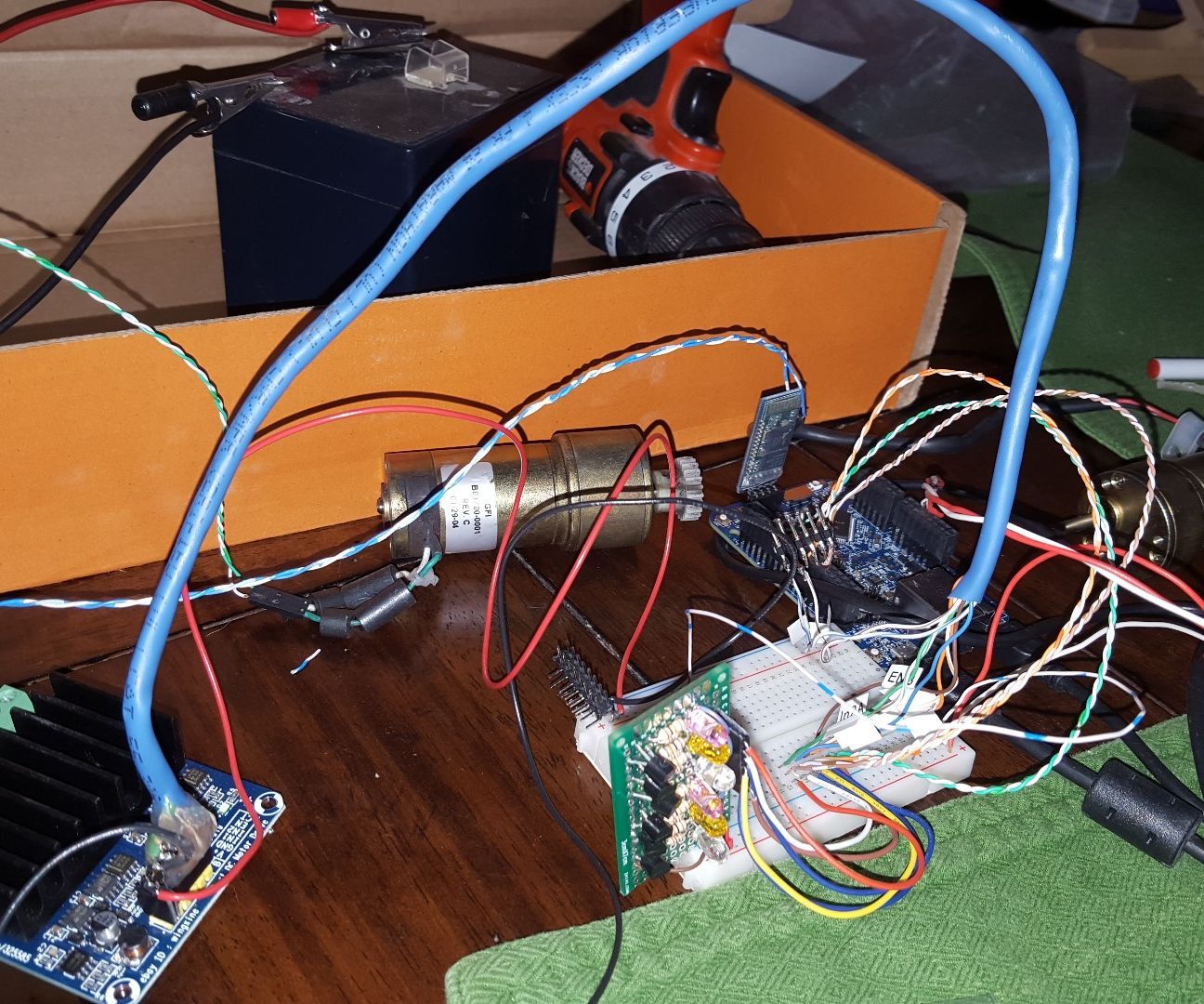 Basic Tank-drive Robot Control Over Bluetooth Using Mbed With the Freescale K64F