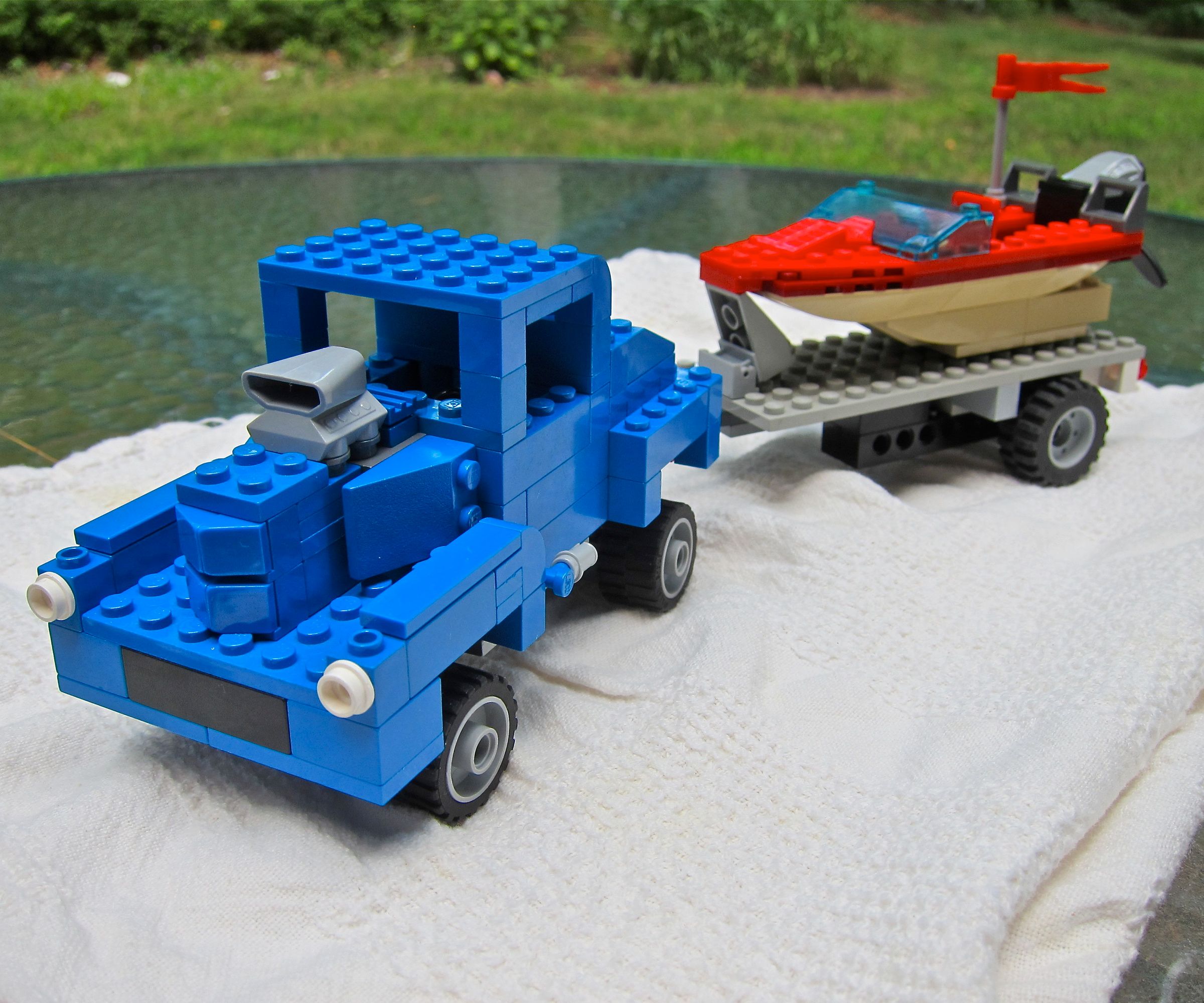 LEGO '40 Willys Street Rod With Speed Boat and Trailer