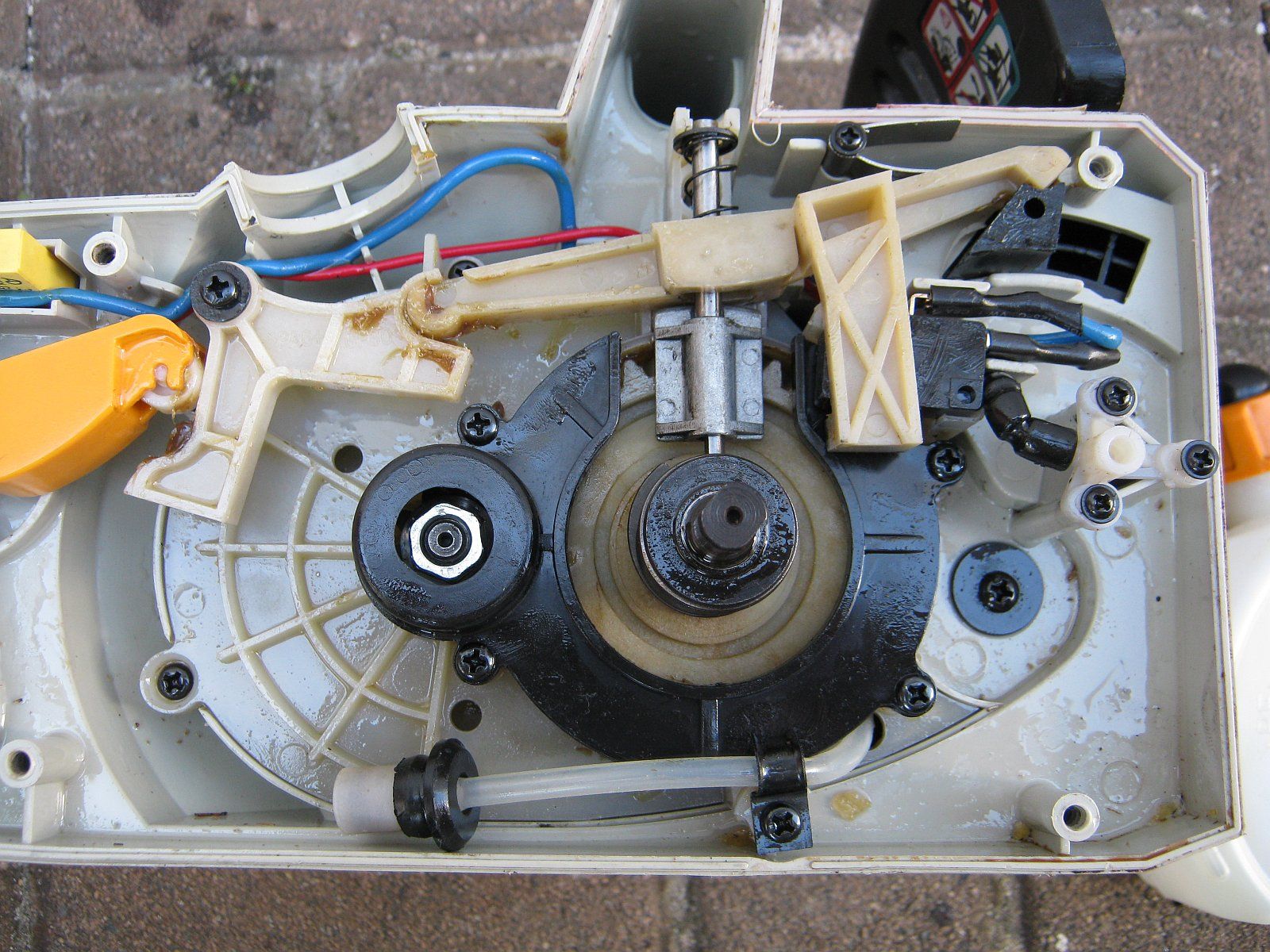 Fix an Electric Chainsaw Dripping Oil 4 Steps Instructables