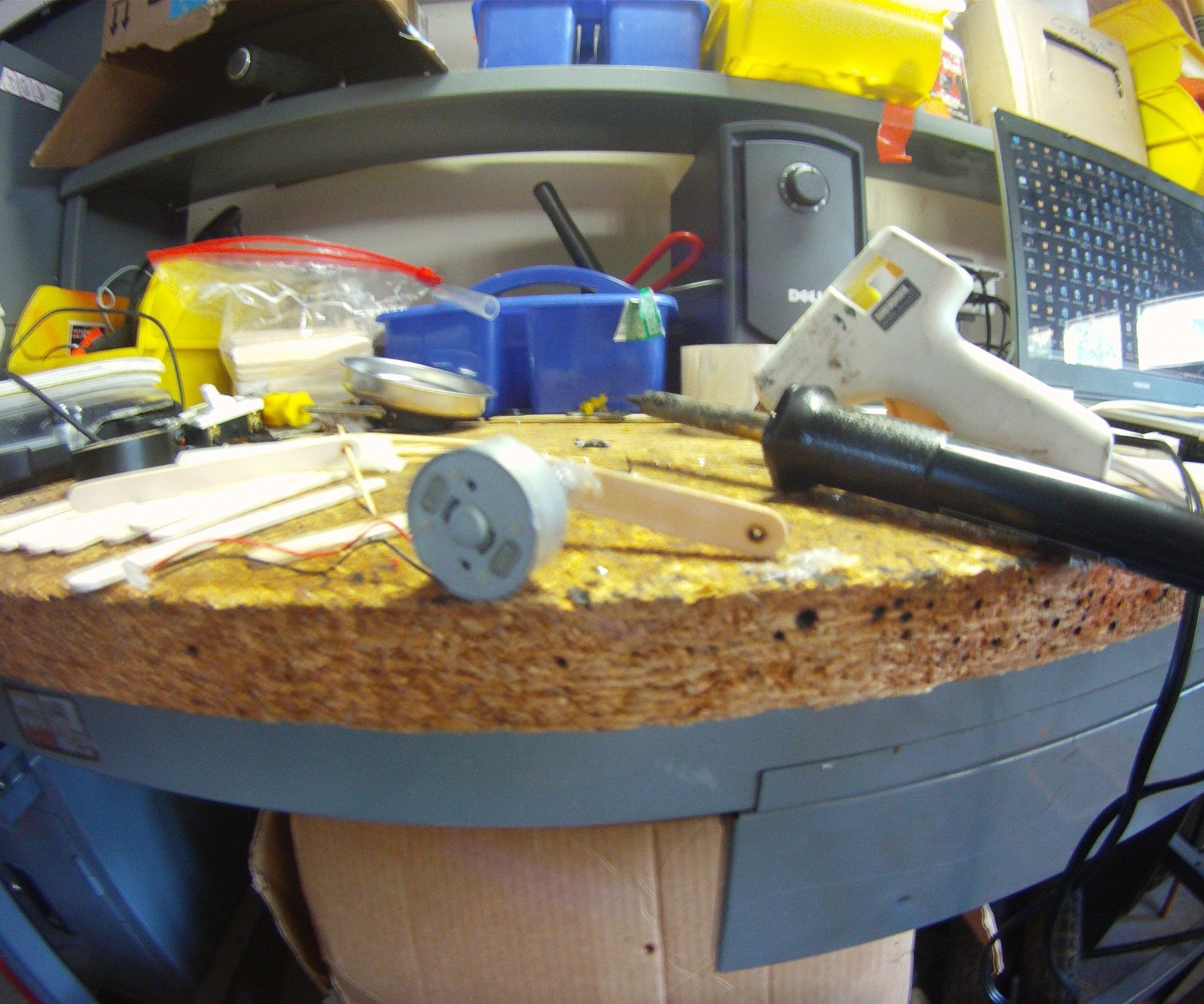 Macgyver Hand Crank Flash Light