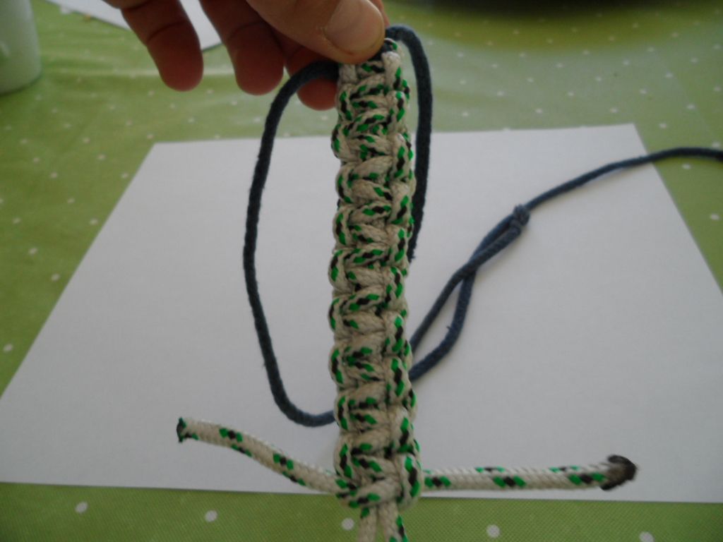 How to Make a Survival Bracelet