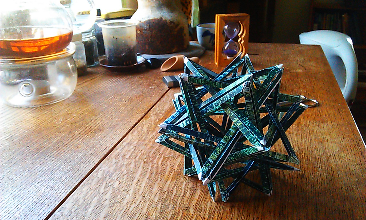 Complex origami sculpture: K3 - 20 woven triangles - No glue