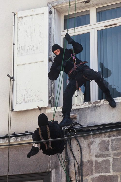 How To: Rappelling Without Any Gear!