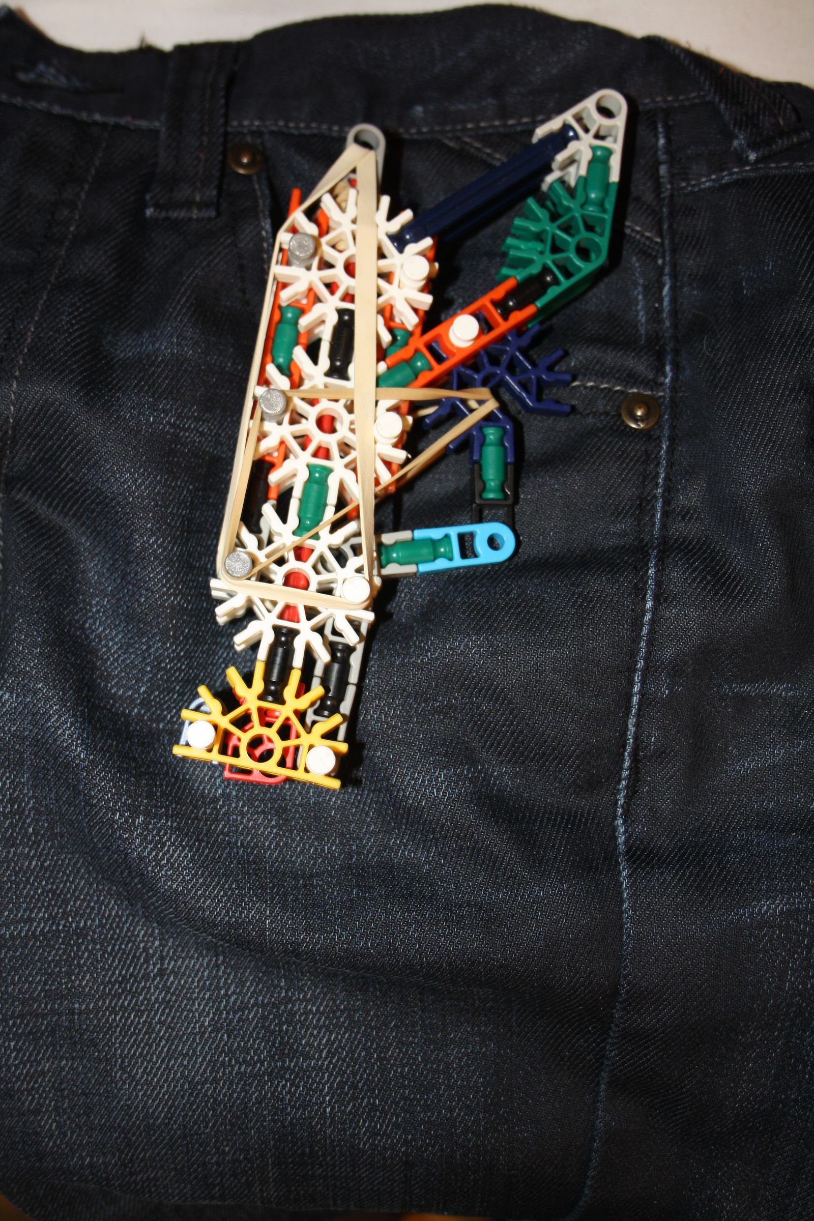 Pocket Sized Powerful Easy to Make K'nex Pistol