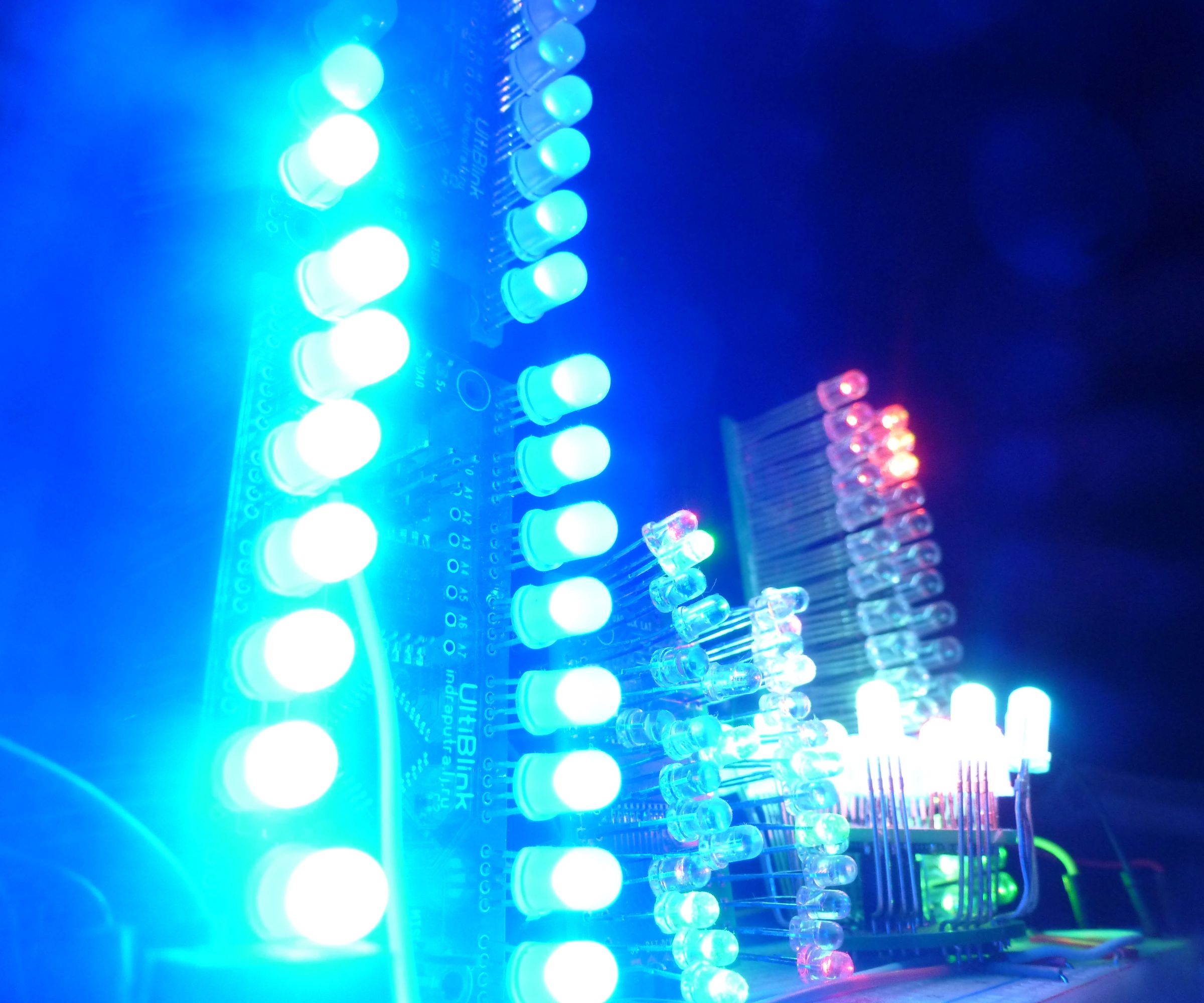 Hundreds of LEDs on Arduino: a New Way From the Past