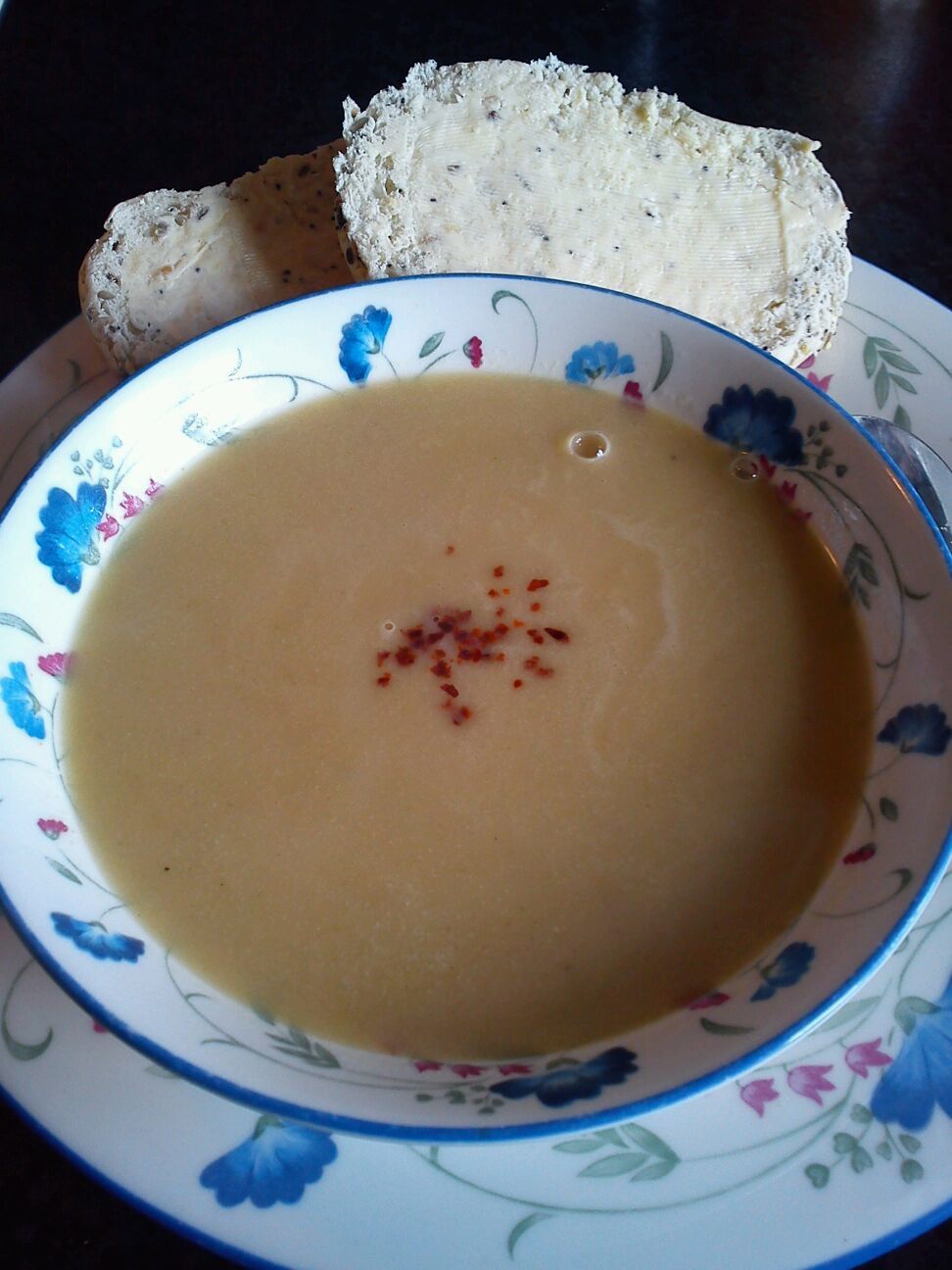 Spicey parsnip soup