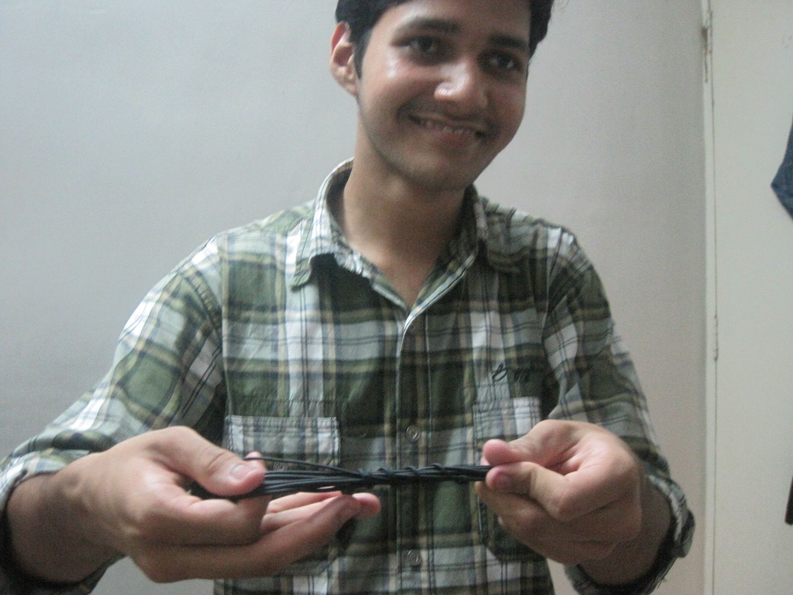 How to Wrap Headphones So They Don't Tangle. Instructables