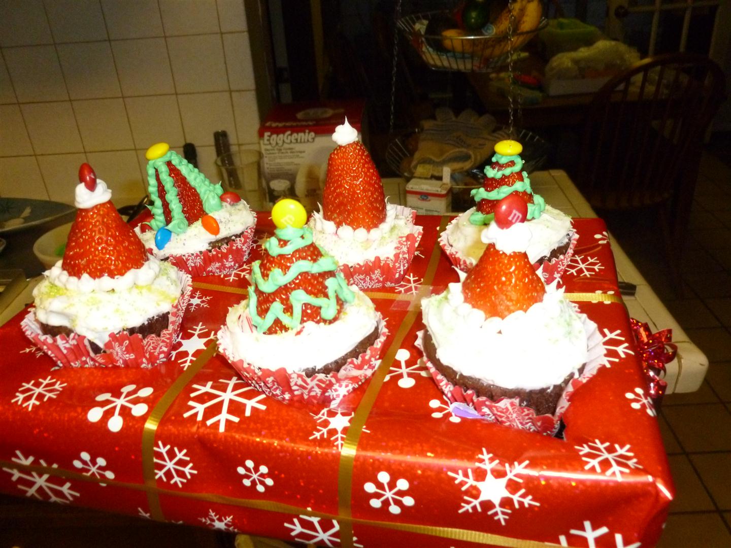 Festive Cupcake Holder from a re-purposed cereal box