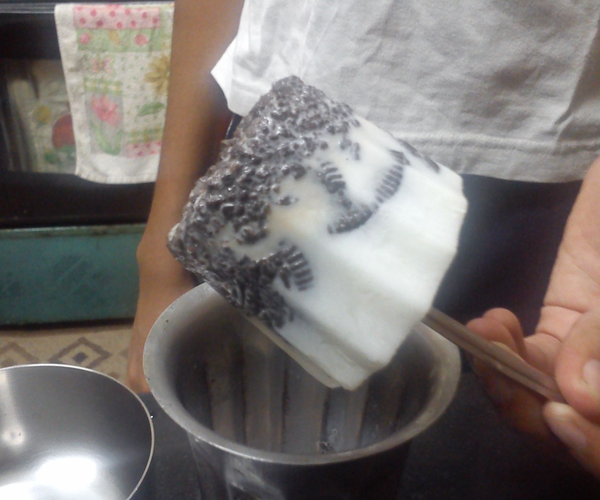 Cookies and Cream Pops!