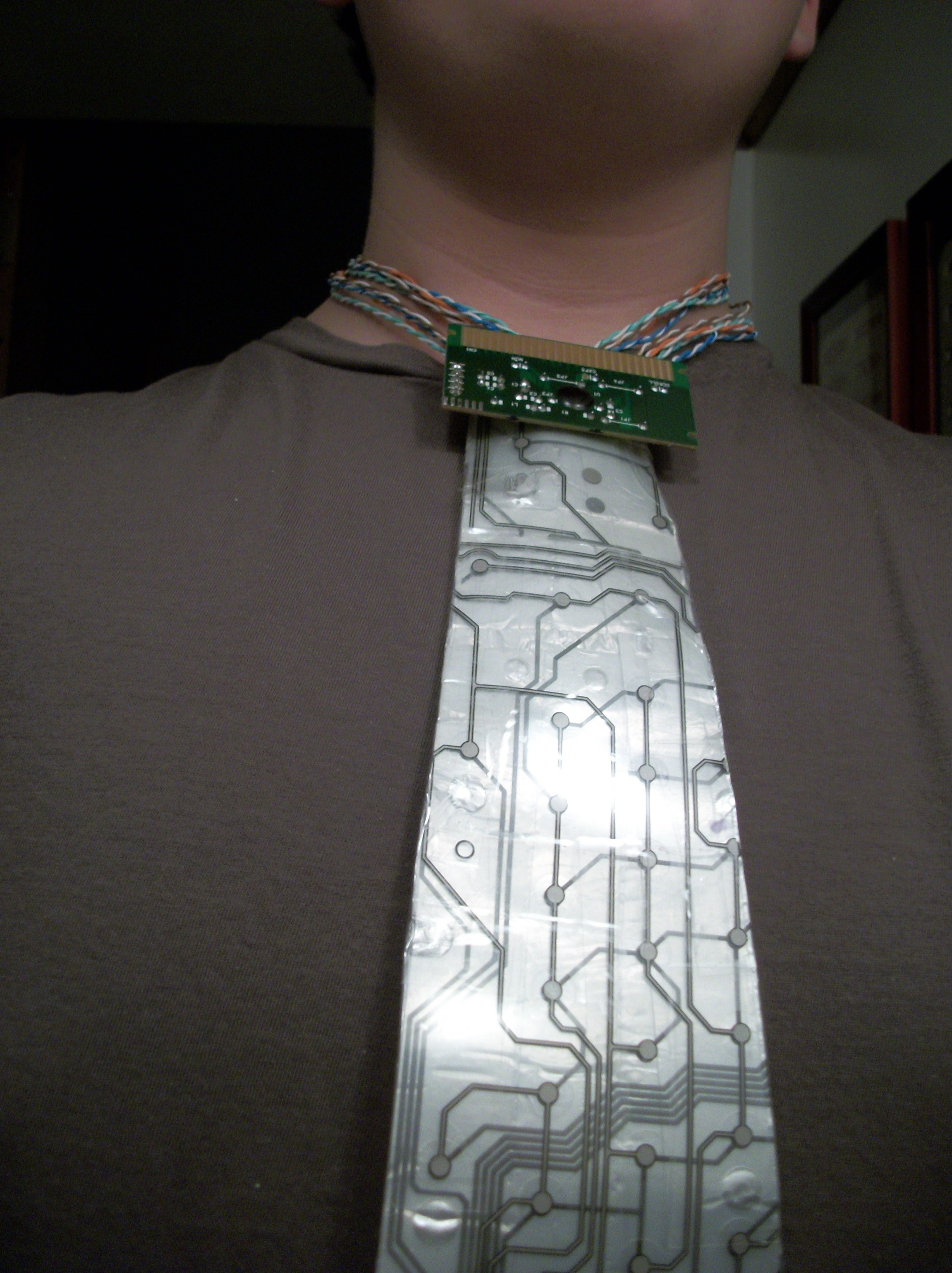 Make a Keyboard Circuitry Tie: Work Your Old Keyboard Into Your Wardrobe!