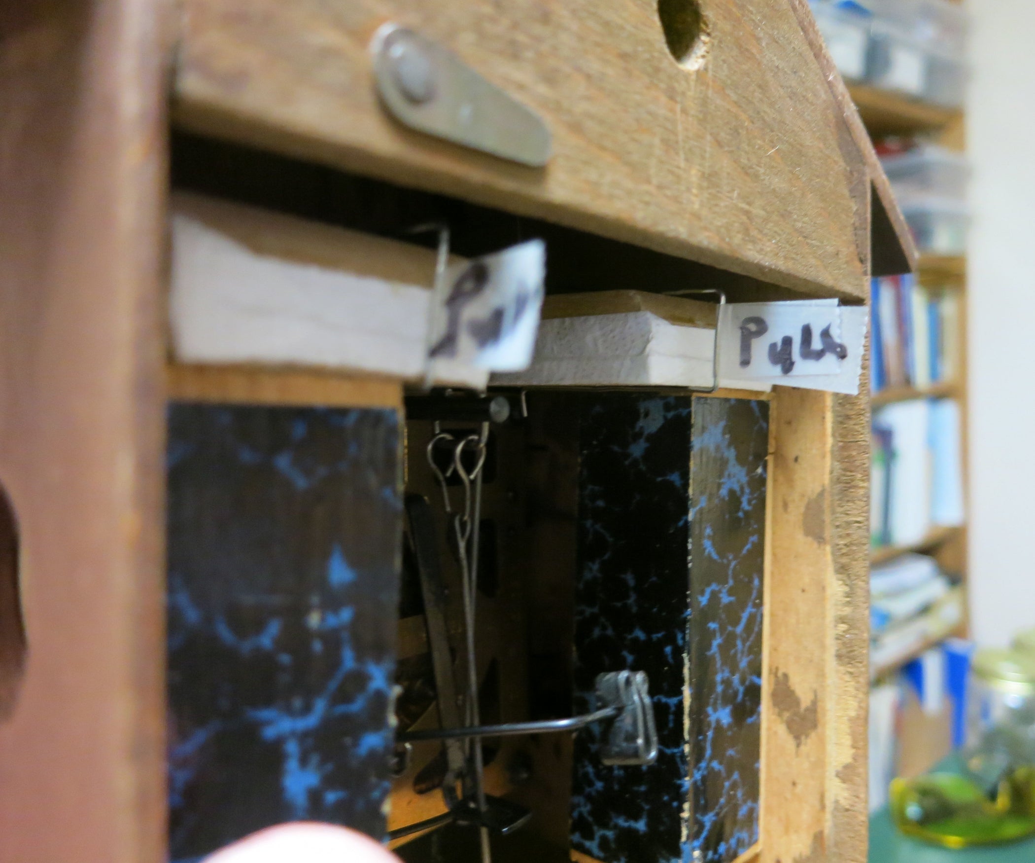 Cuckoo Clock Bellows Clips for Storage or Shipping 5 Steps