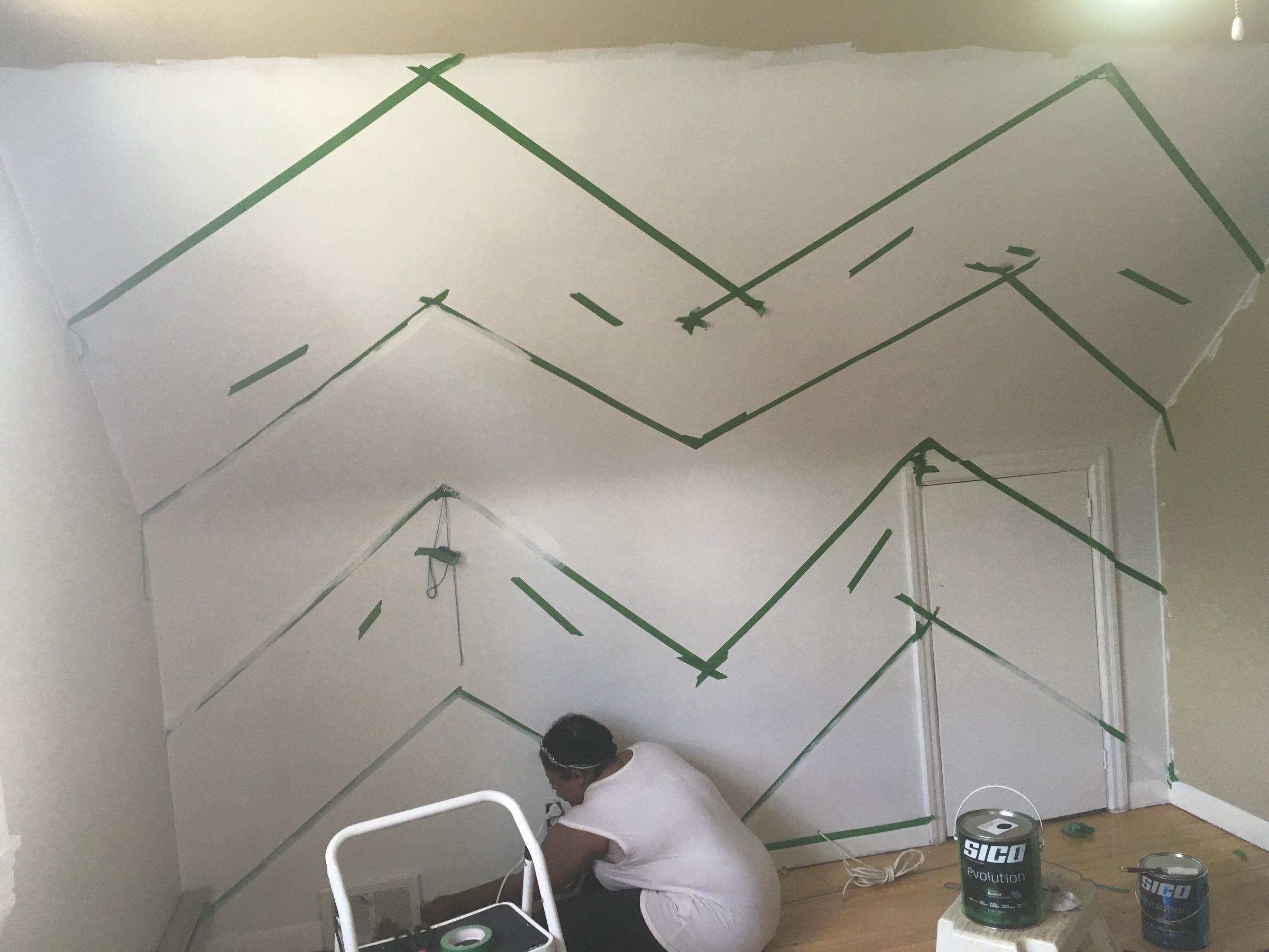 Painting a Chevron Pattern on Sloped Ceilings/Walls 5 Steps (with