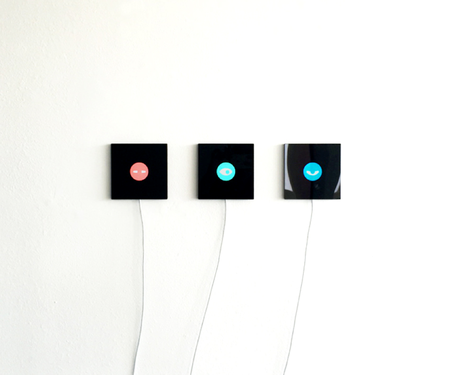 Reframe: Turn Old IPhones Into Wall Clock or Wall Art!